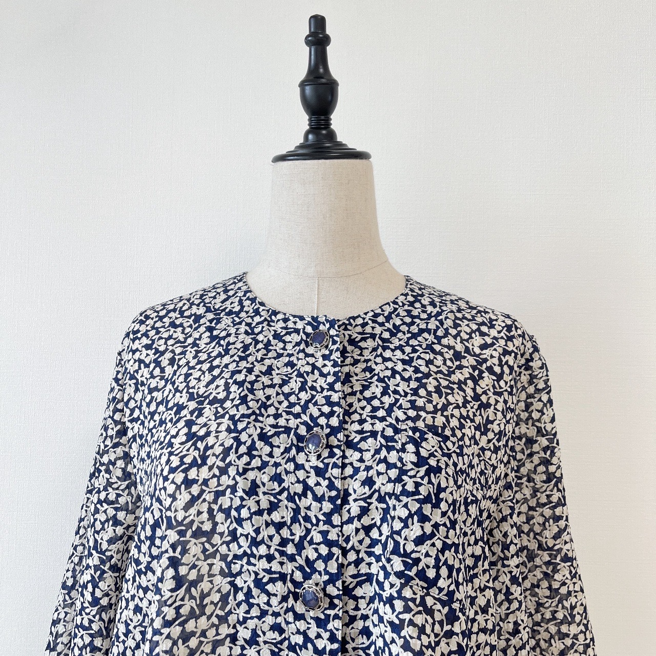 日本製深藍色花紋七分袖上衣