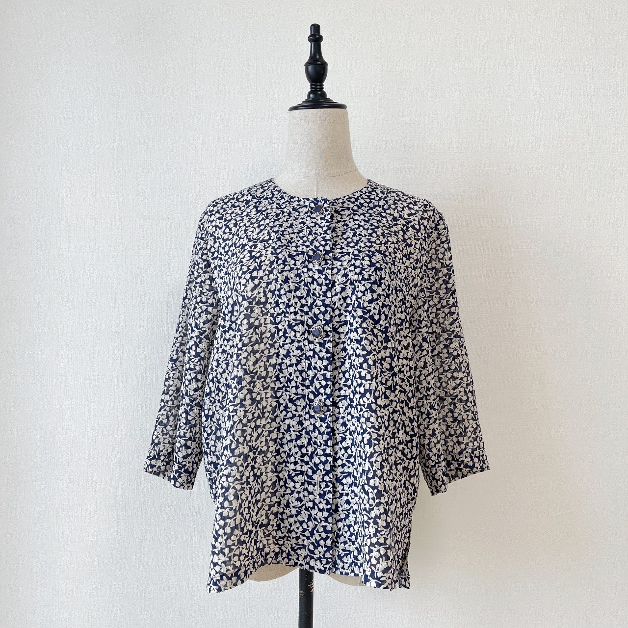 日本製深藍色花紋七分袖上衣