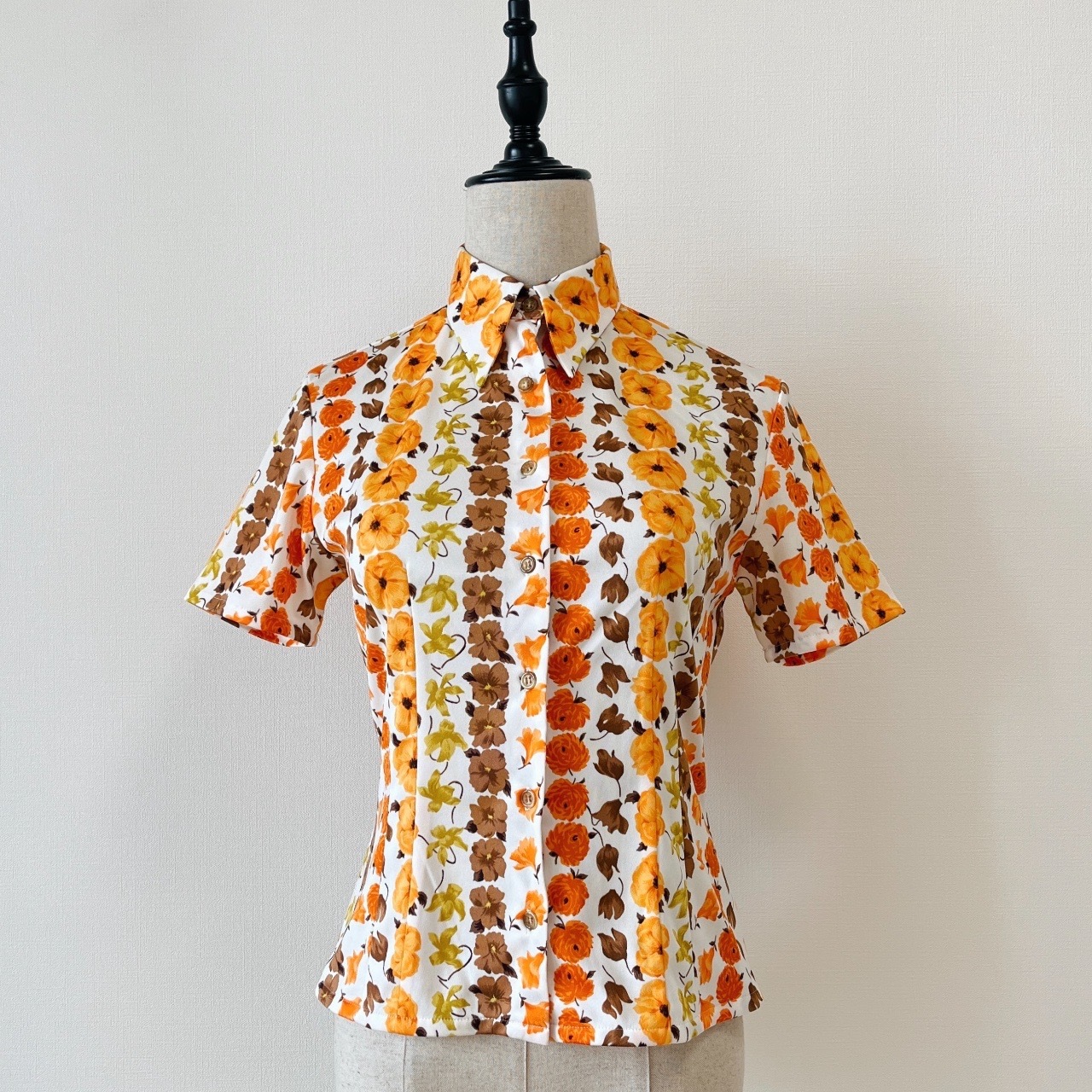 日本製白色花花短袖修腰上衣