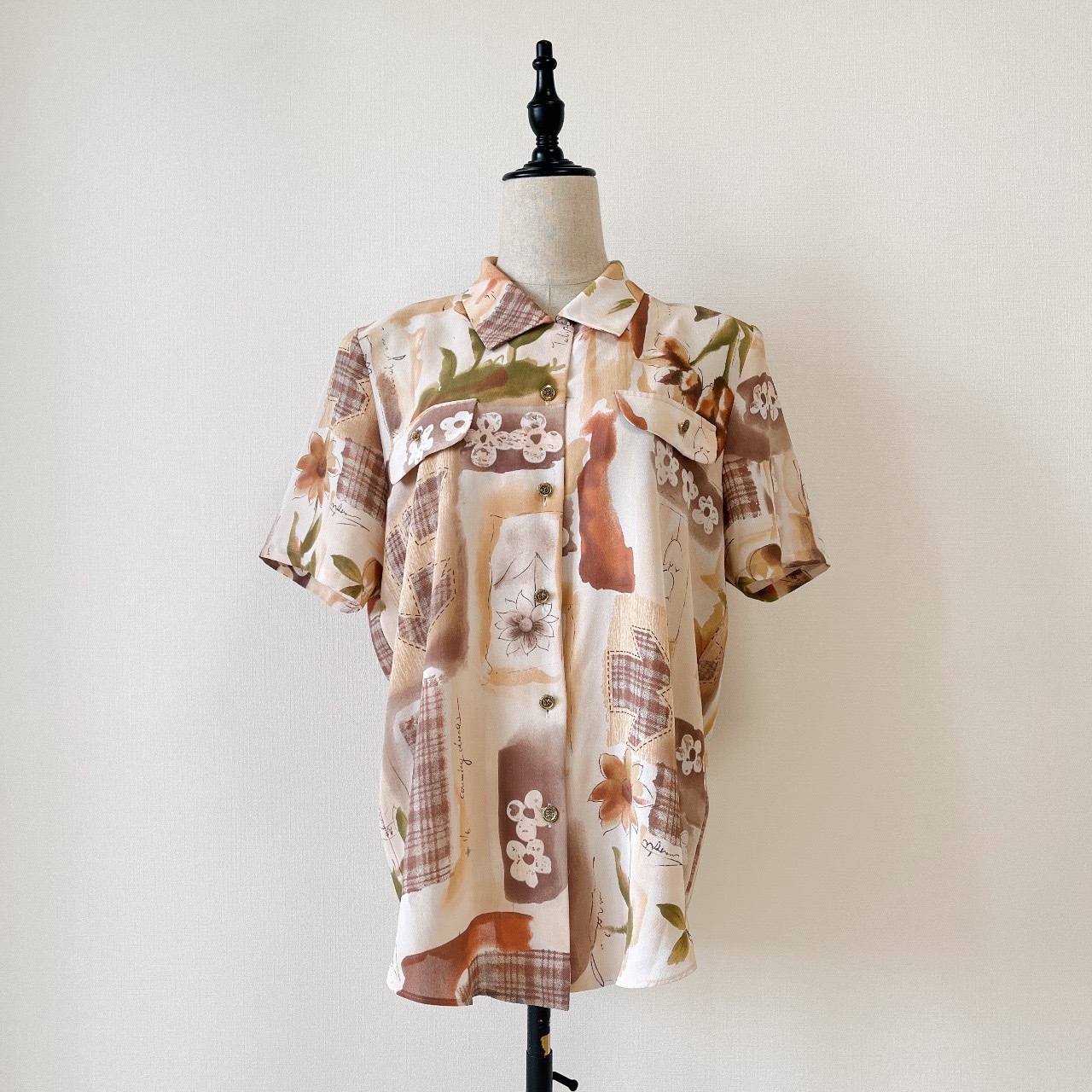 粉色水彩風併貼花紋短袖上衣