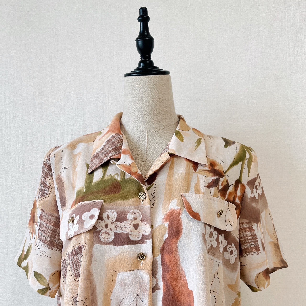 粉色水彩風併貼花紋短袖上衣