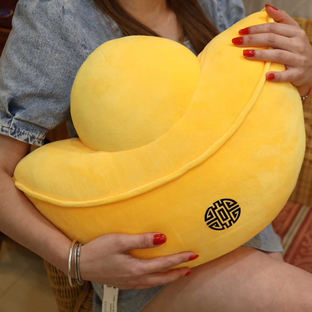 【風水好好玩】金元寶招財抱枕 (招財/凝聚善緣/擺件)