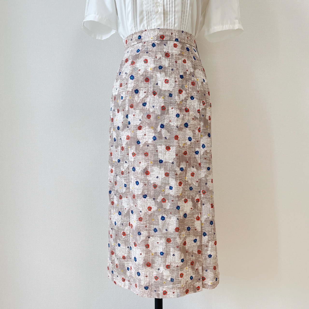 淺杏色碎花半身裙