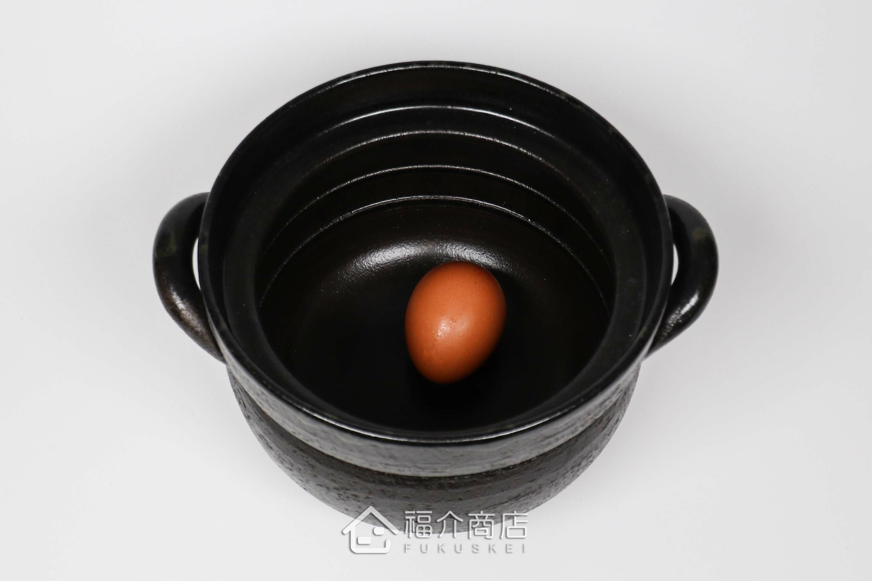 煮飯用陶瓷材質的飯鍋與土雞蛋