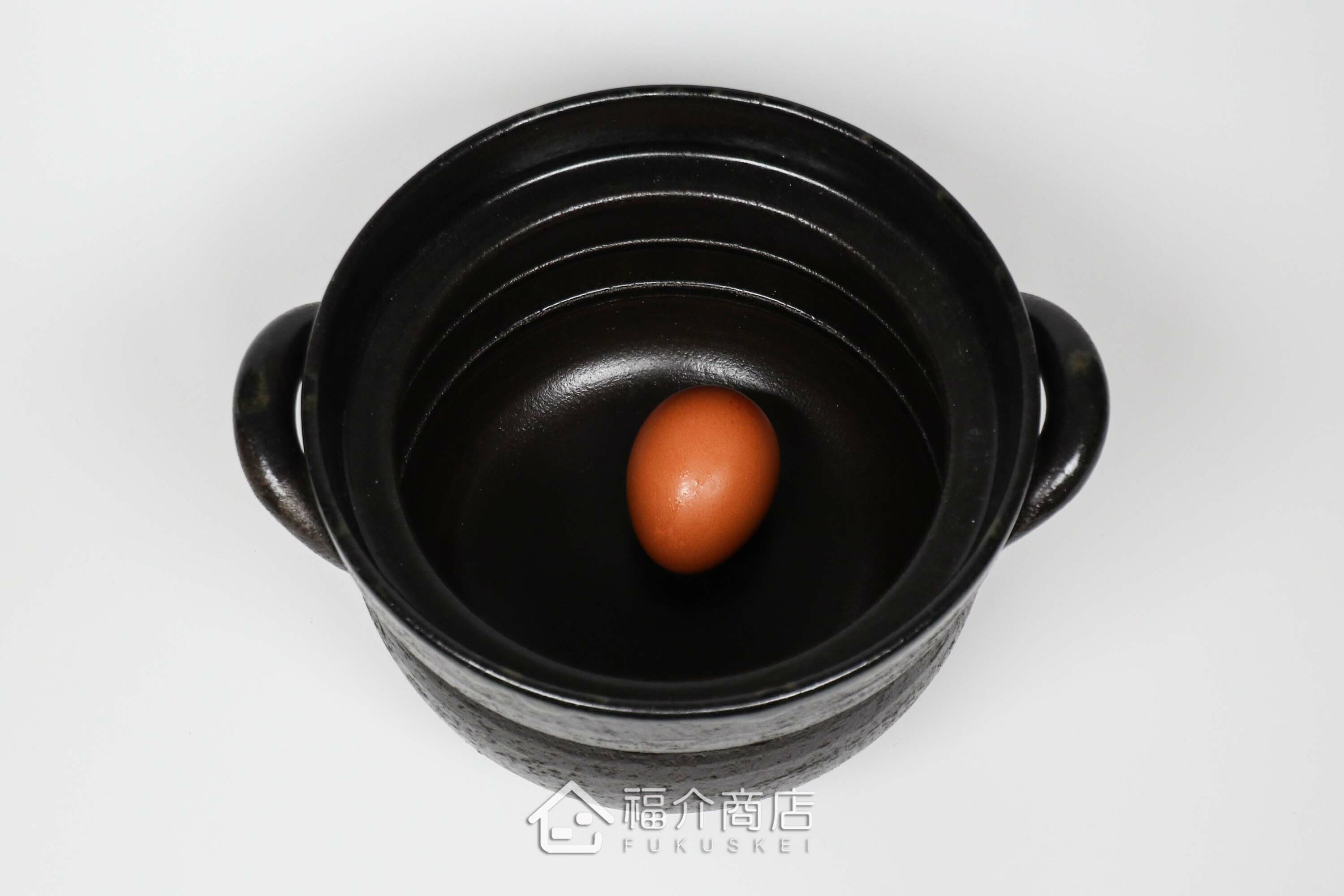 煮飯用陶瓷材質的飯鍋與土雞蛋