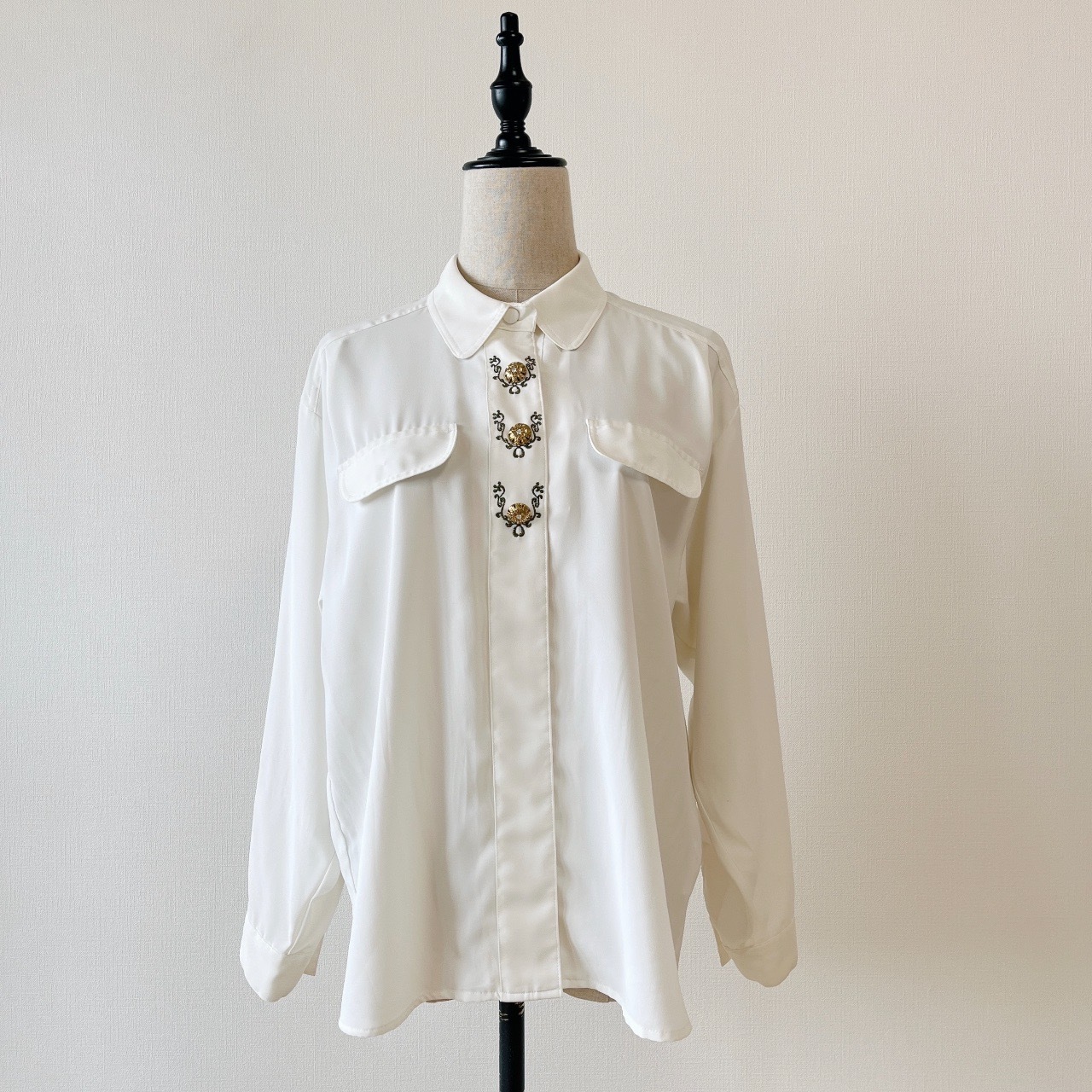 日本製白色刺繡圖案古著上衣