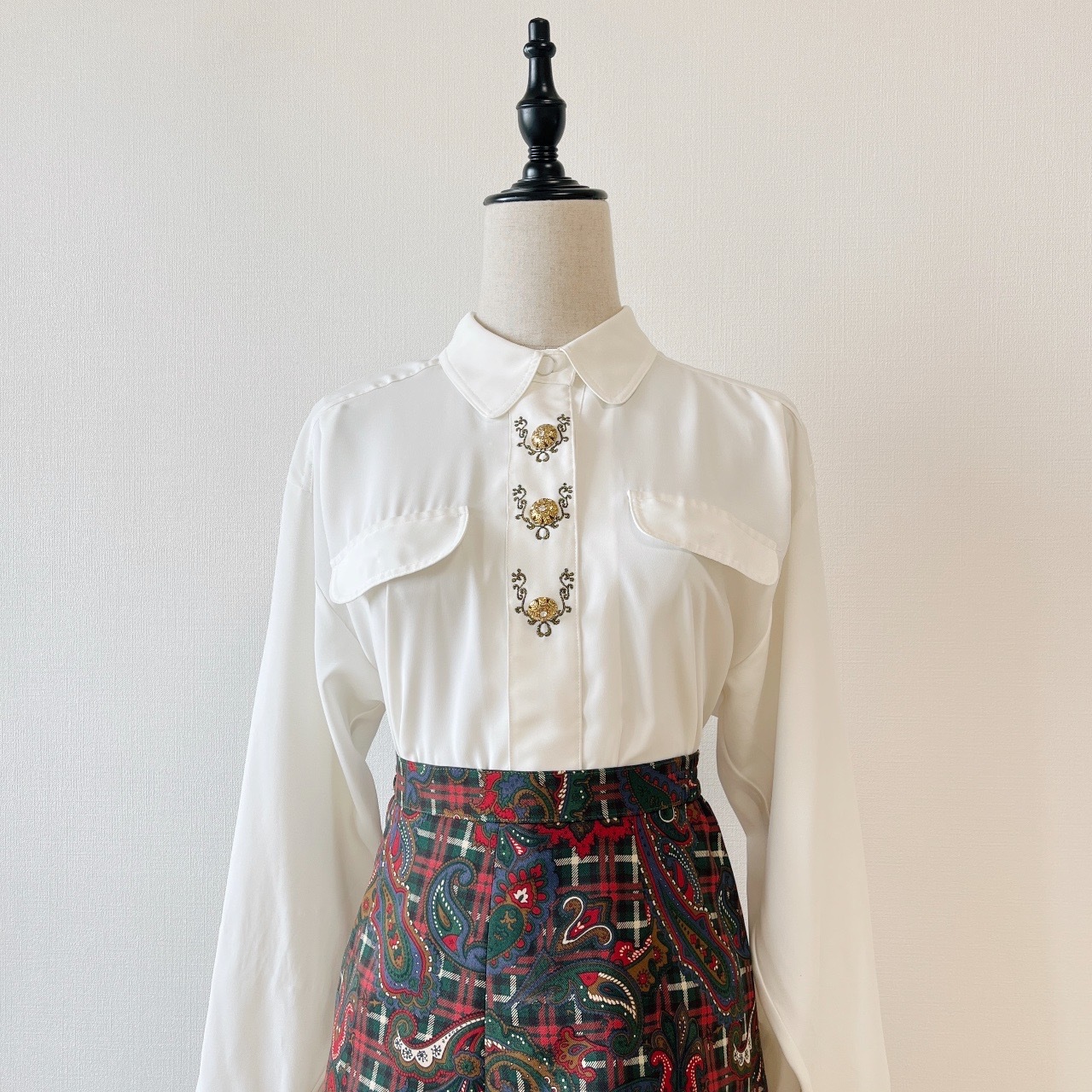 日本製白色刺繡圖案古著上衣