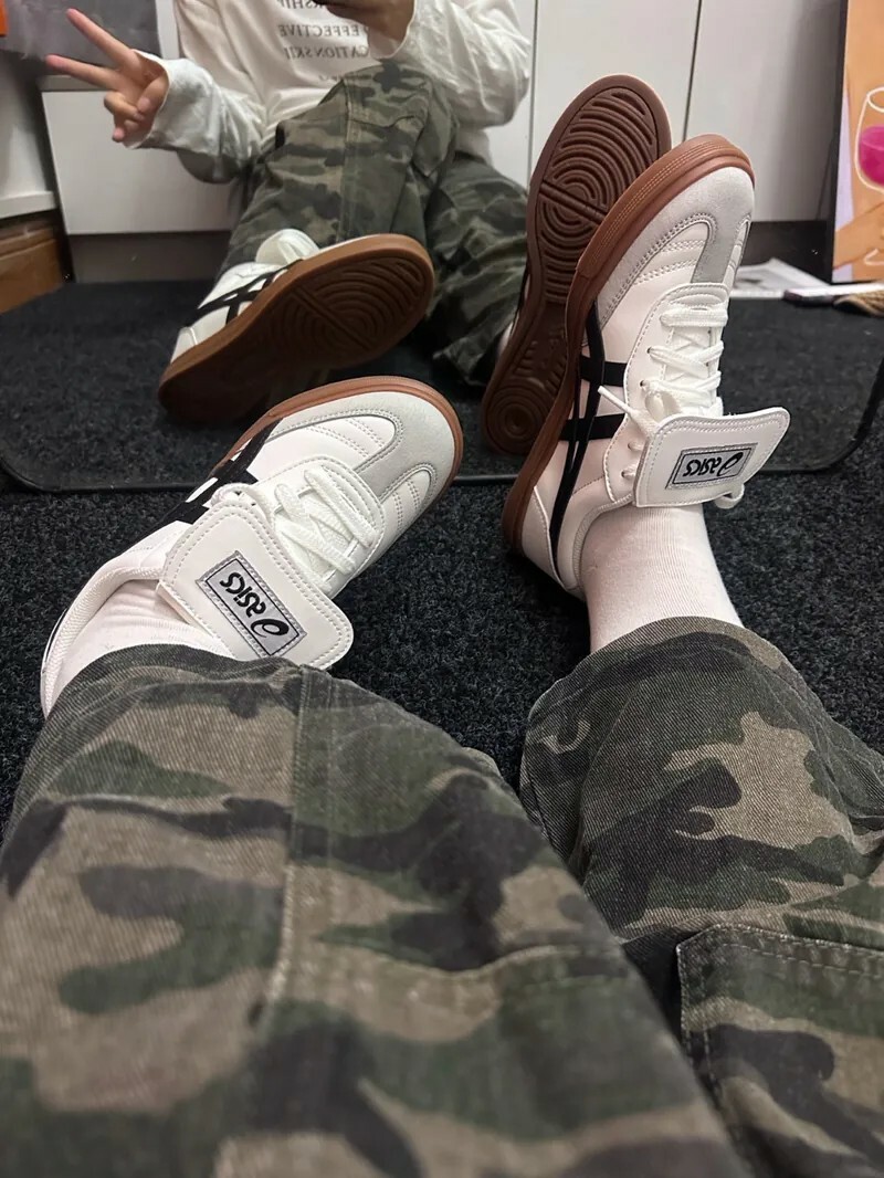 KTQ STORE ‧ ASICS AARON 2.0黑灰白焦糖底 翻蓋鞋舌 1203A720-100