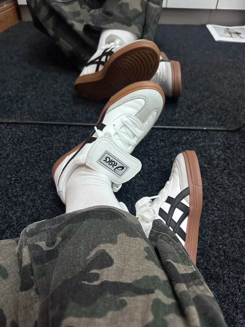 KTQ STORE ‧ ASICS AARON 2.0黑灰白焦糖底 翻蓋鞋舌 1203A720-100