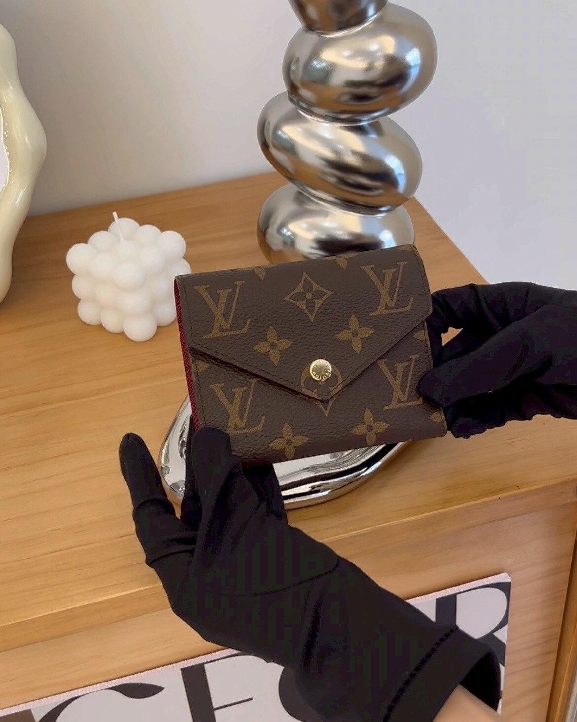 LV｜VICTORINE 三折短夾 內裡紫紅 M41938