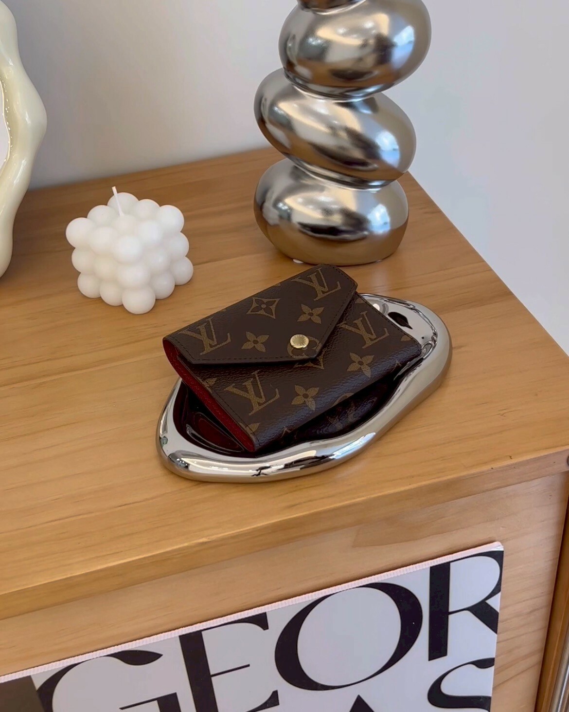 LV｜VICTORINE 三折短夾 內裡紫紅 M41938