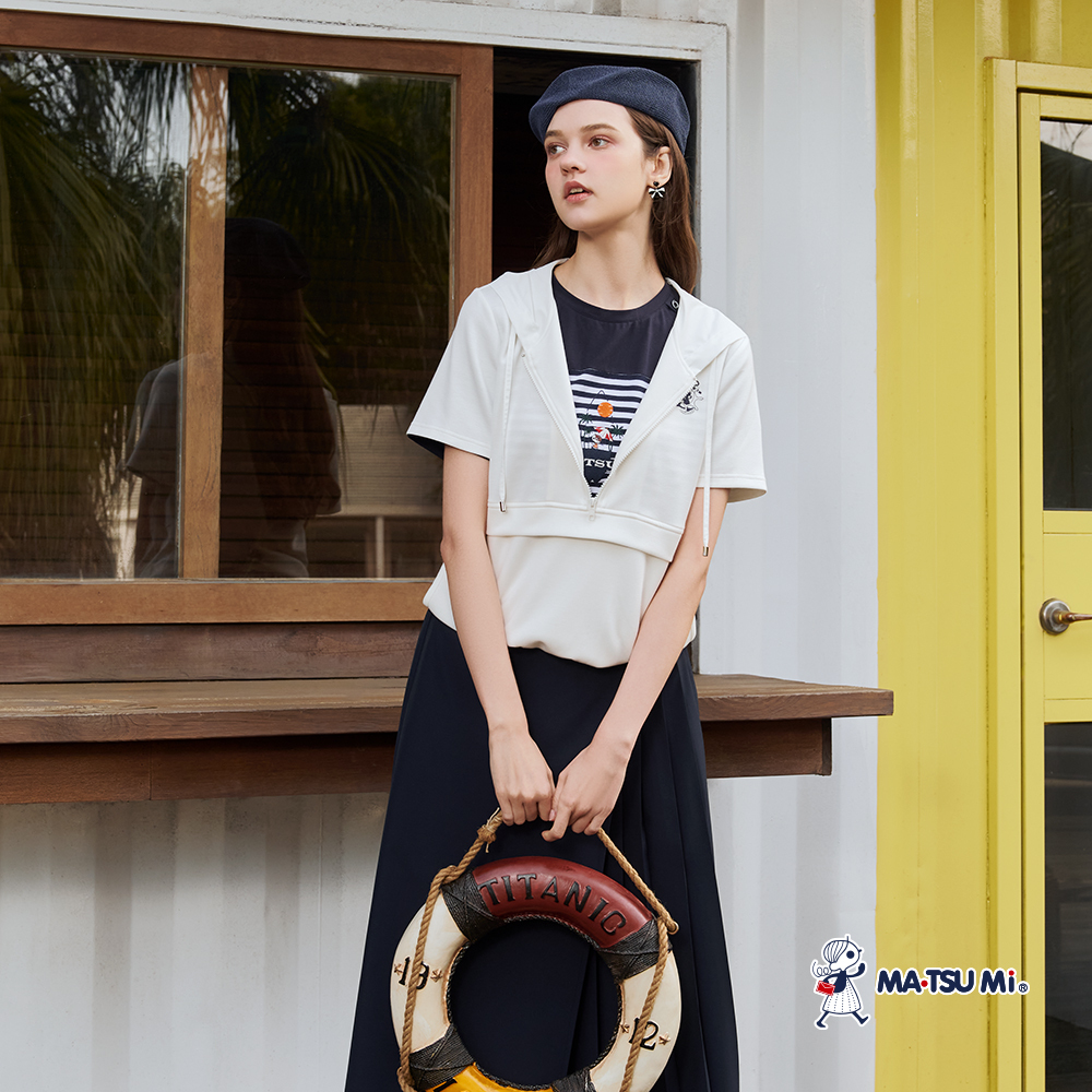 MA‧TSU Mi 異材質拼接拉鍊海洋風瑪娃小標設計連帽上衣(白.深藍)