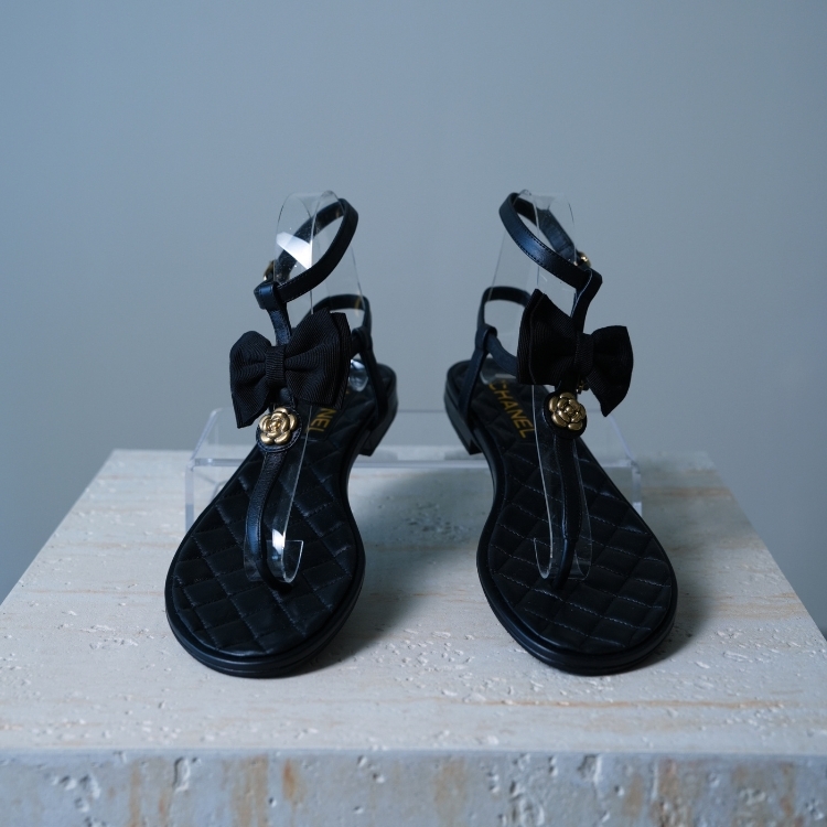 Chanel 黑底金色山茶花人字涼鞋 38.5號