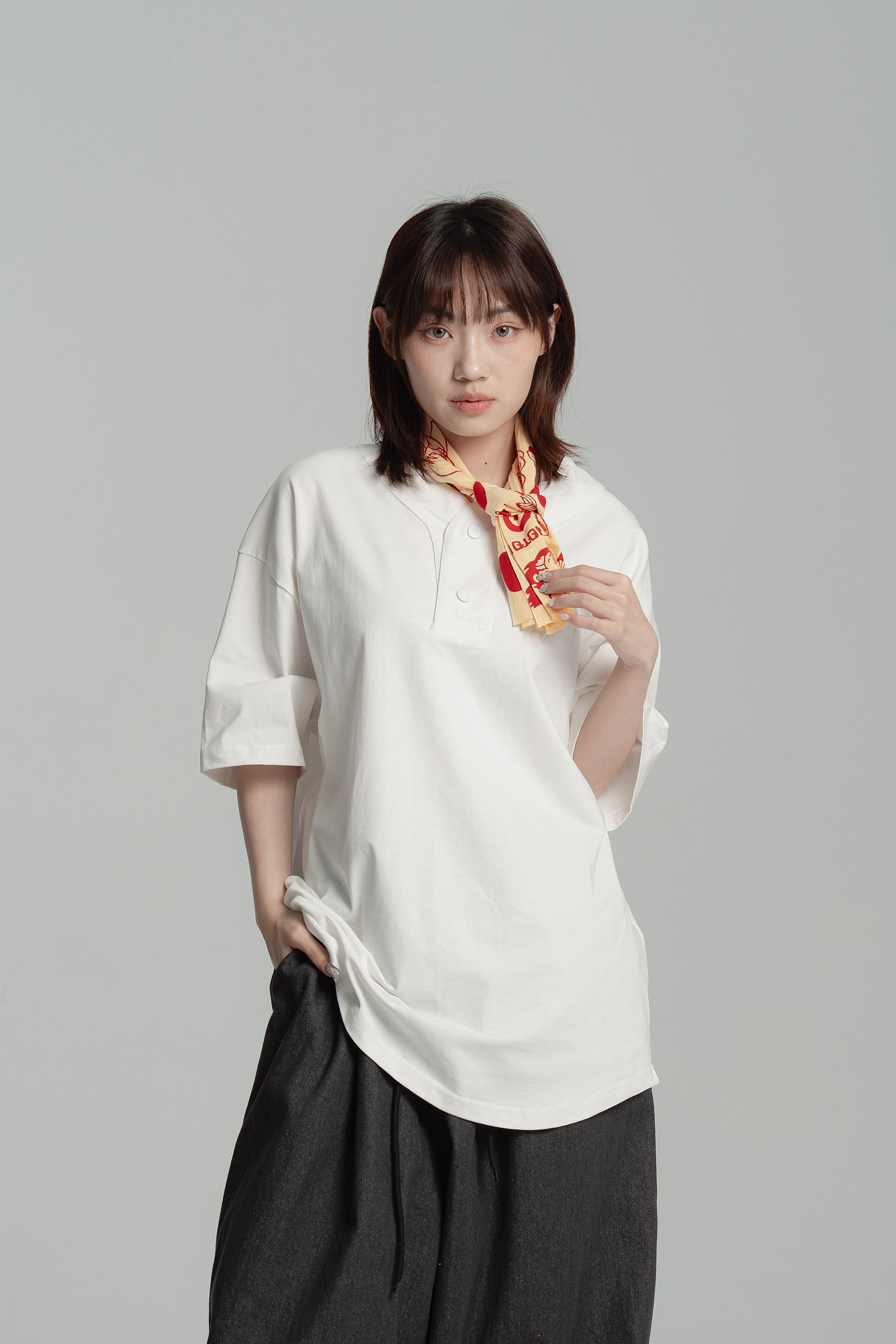 \CHINGKOO/ 無領壓釦短t 2色