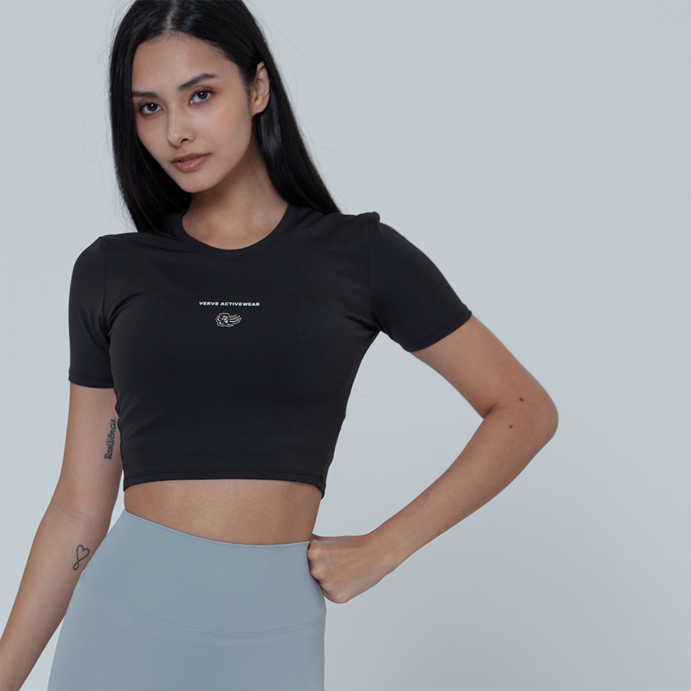 24-25 LN x VERVE Premium™ 合身短版短袖｜黑