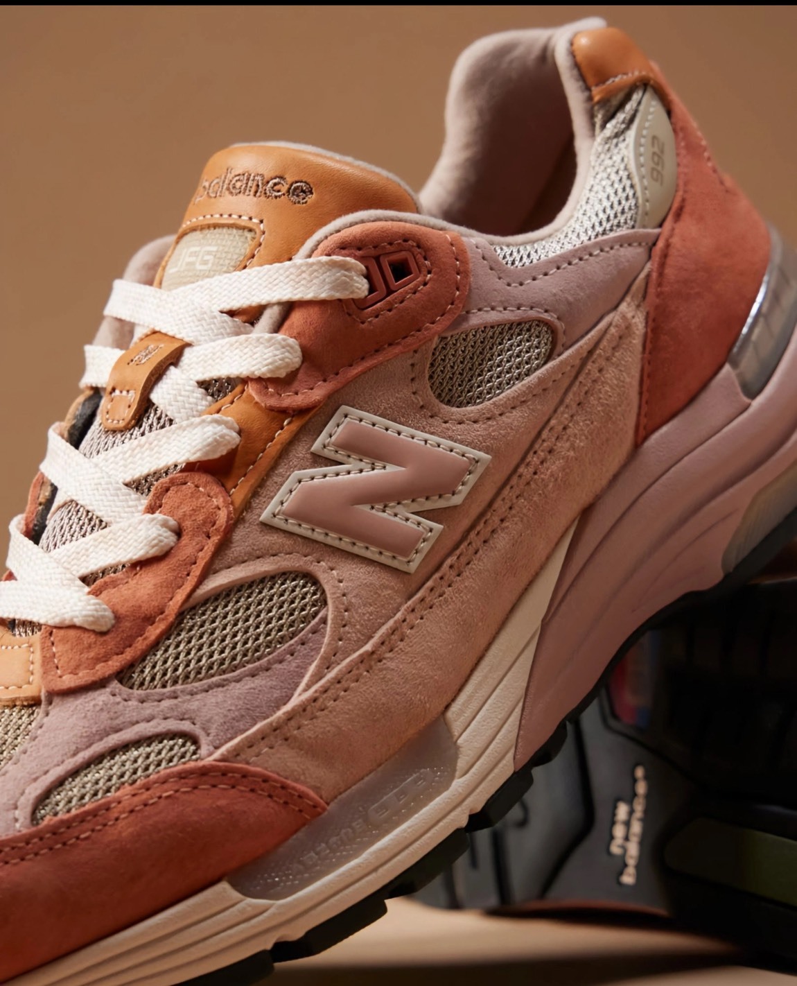 Joe Freshgoods x NB 992 灰橙聯名款