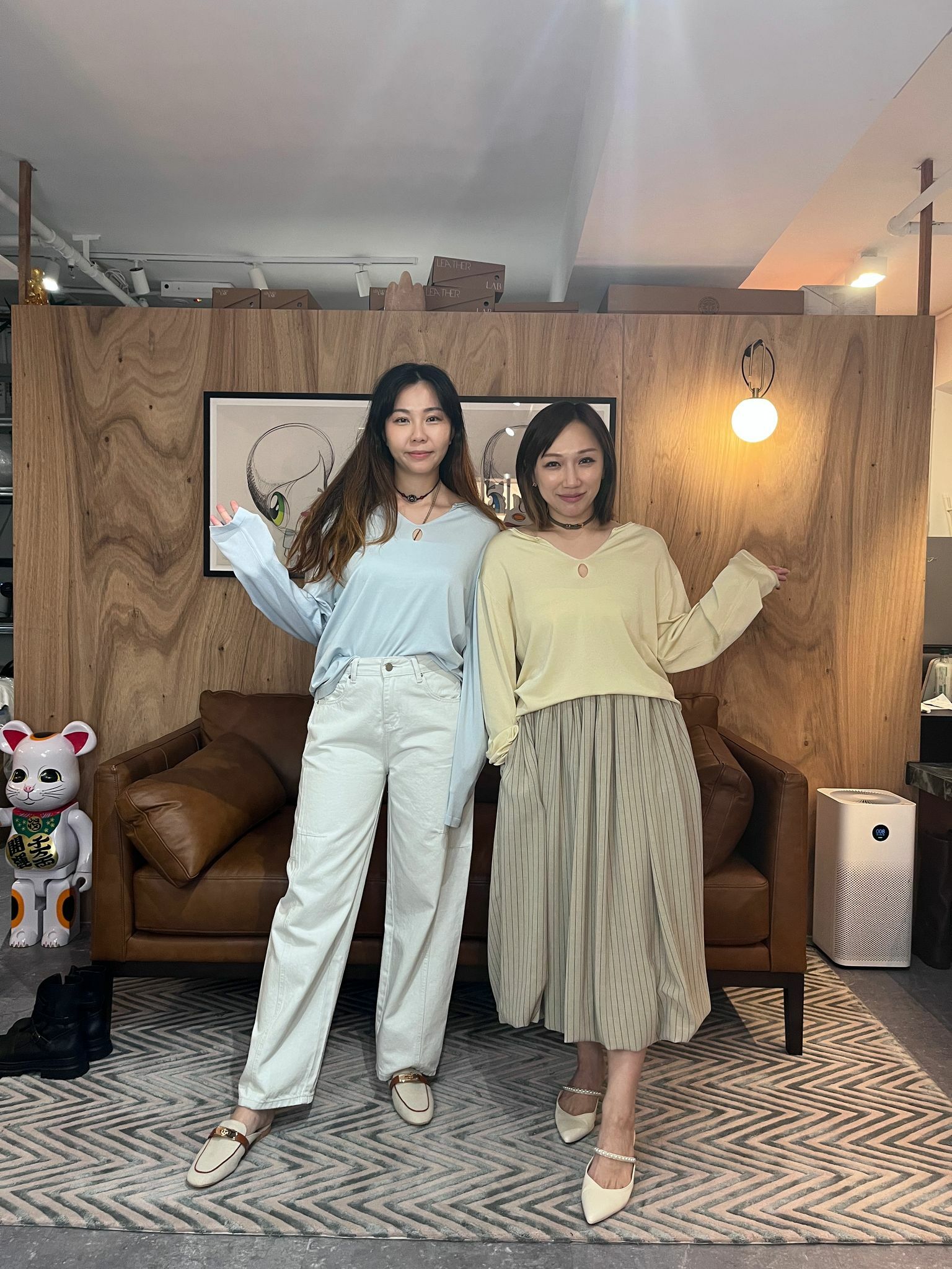 AB4109 彈彈力天絲V領上衣 - 淺藍