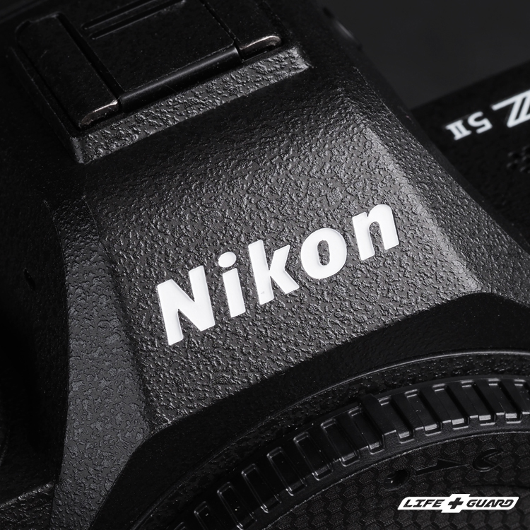 黑色砂紋貼膜質感特寫，LIFE+GUARD 設計風格