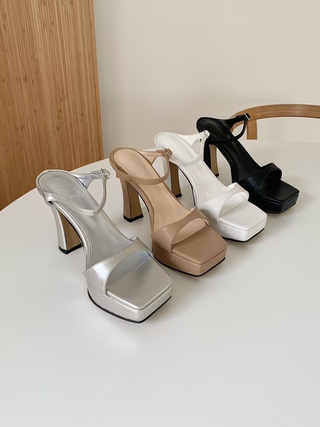 小步舞曲（版型偏大建議小半號）（10cm）