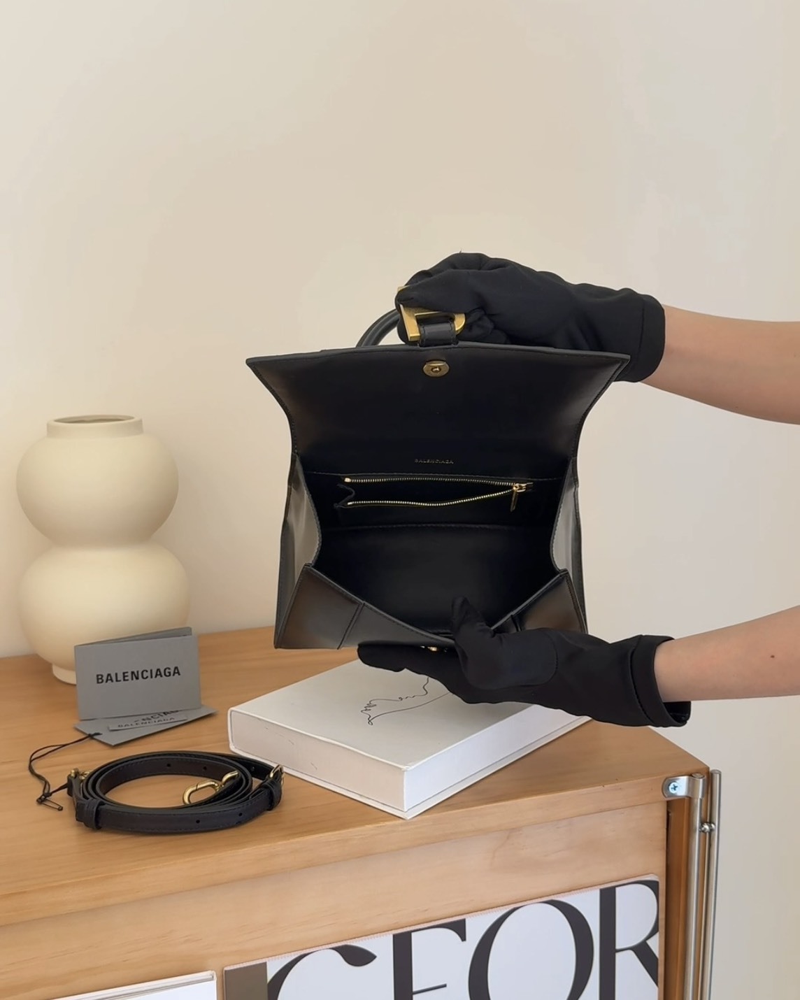 BALENCIAGA｜滑面款沙漏包S號 黑金