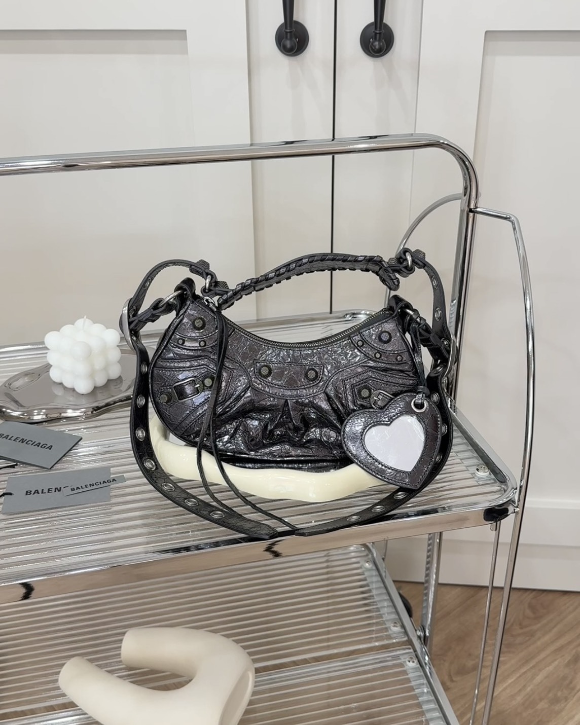 BALENCIAGA｜LE CAGOLE XS 腋下包 金屬色