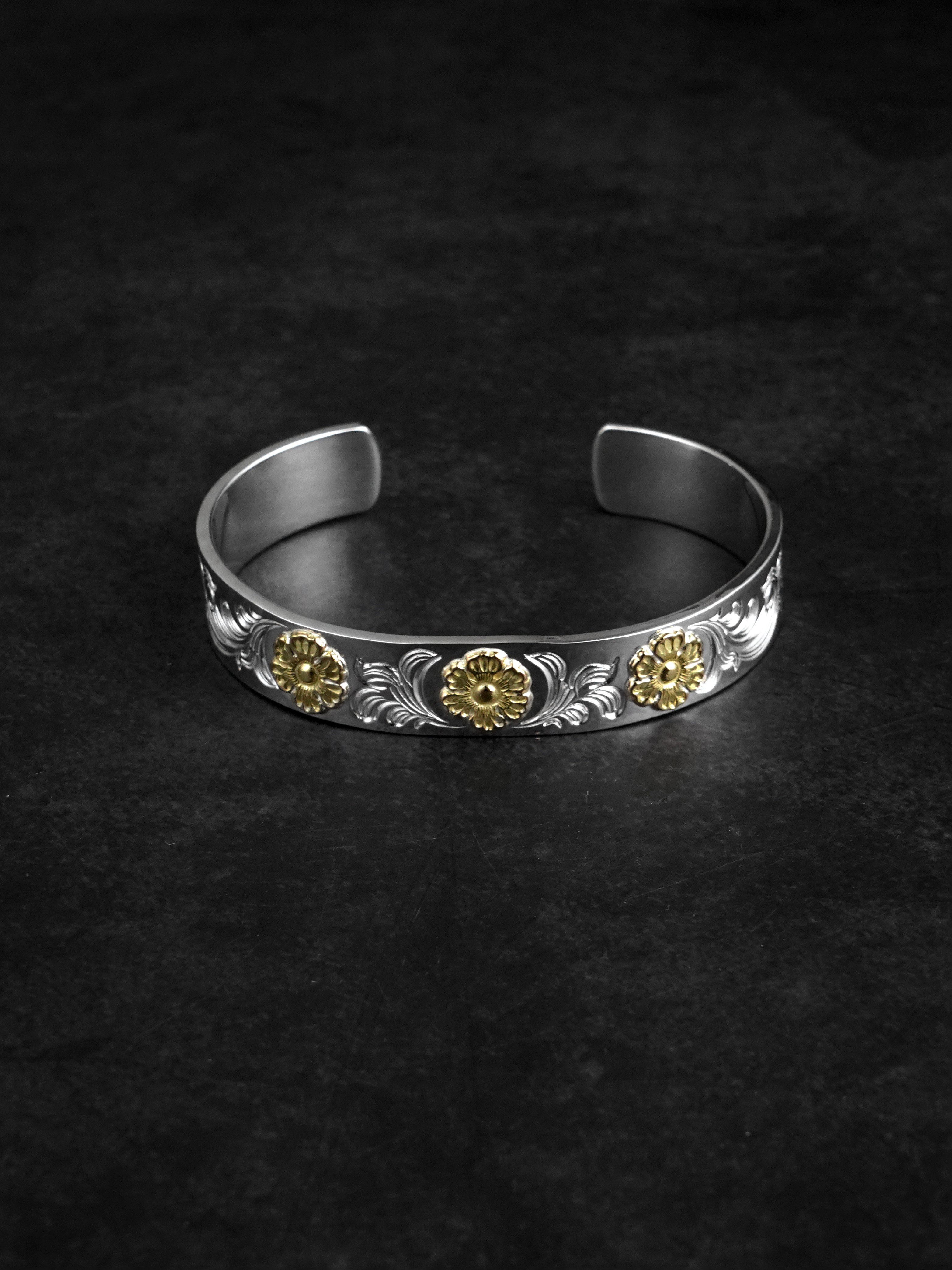 Dear Blossom 三花唐草平打手環 B-081C