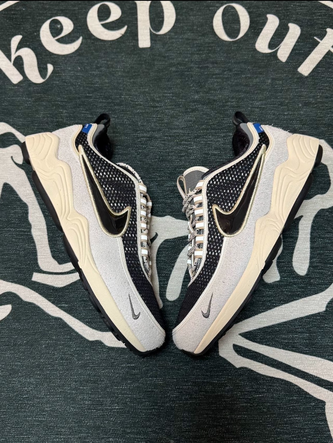 UNDEFEATED x Nike Zoom Spiridon Phantom 黑魂聯名款