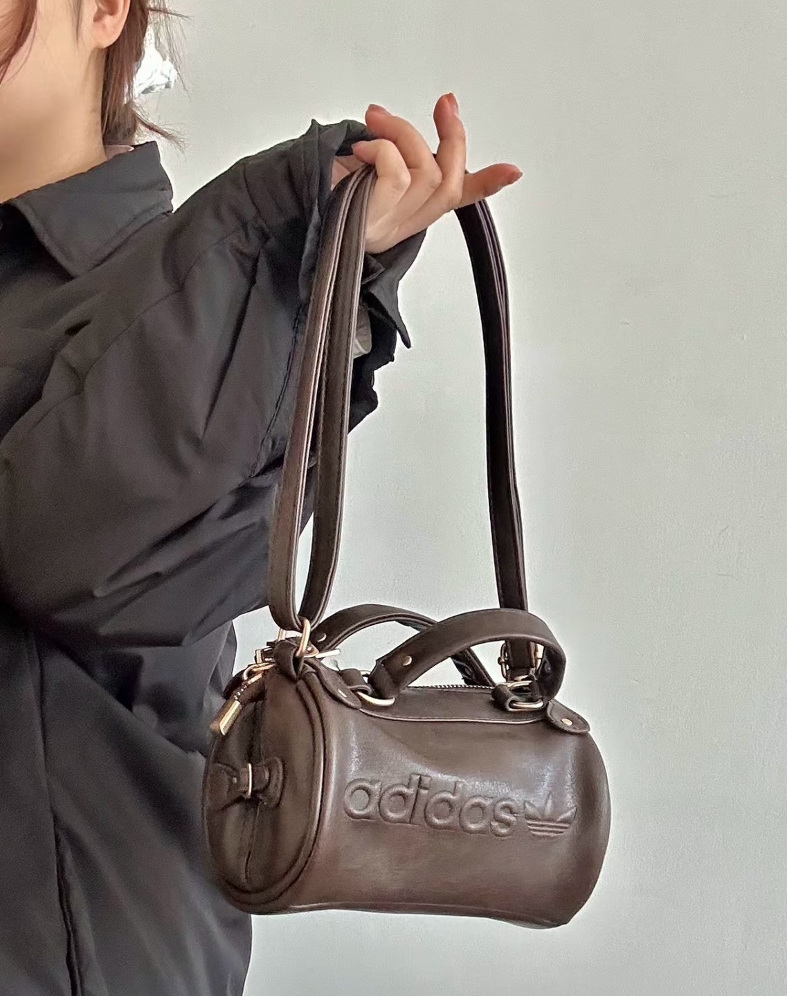 adidas RS 枕頭小圓筒包 – 咖啡棕