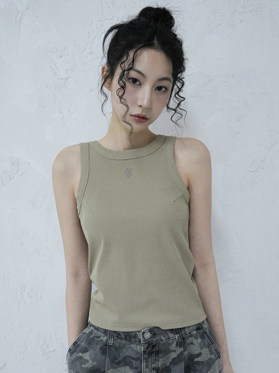 <預購> 韓國Avandress電繡小LOGO挖背背心