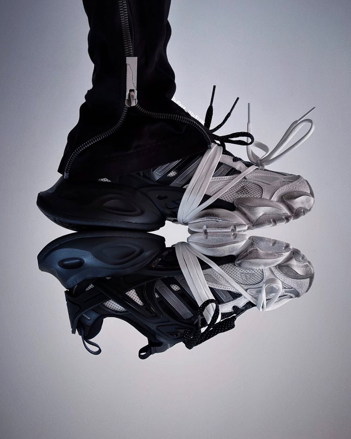 (限時特價)Adidas XLG Runner Deluxe "Black Grey Split" 3XL 黑灰拼接 JR0861