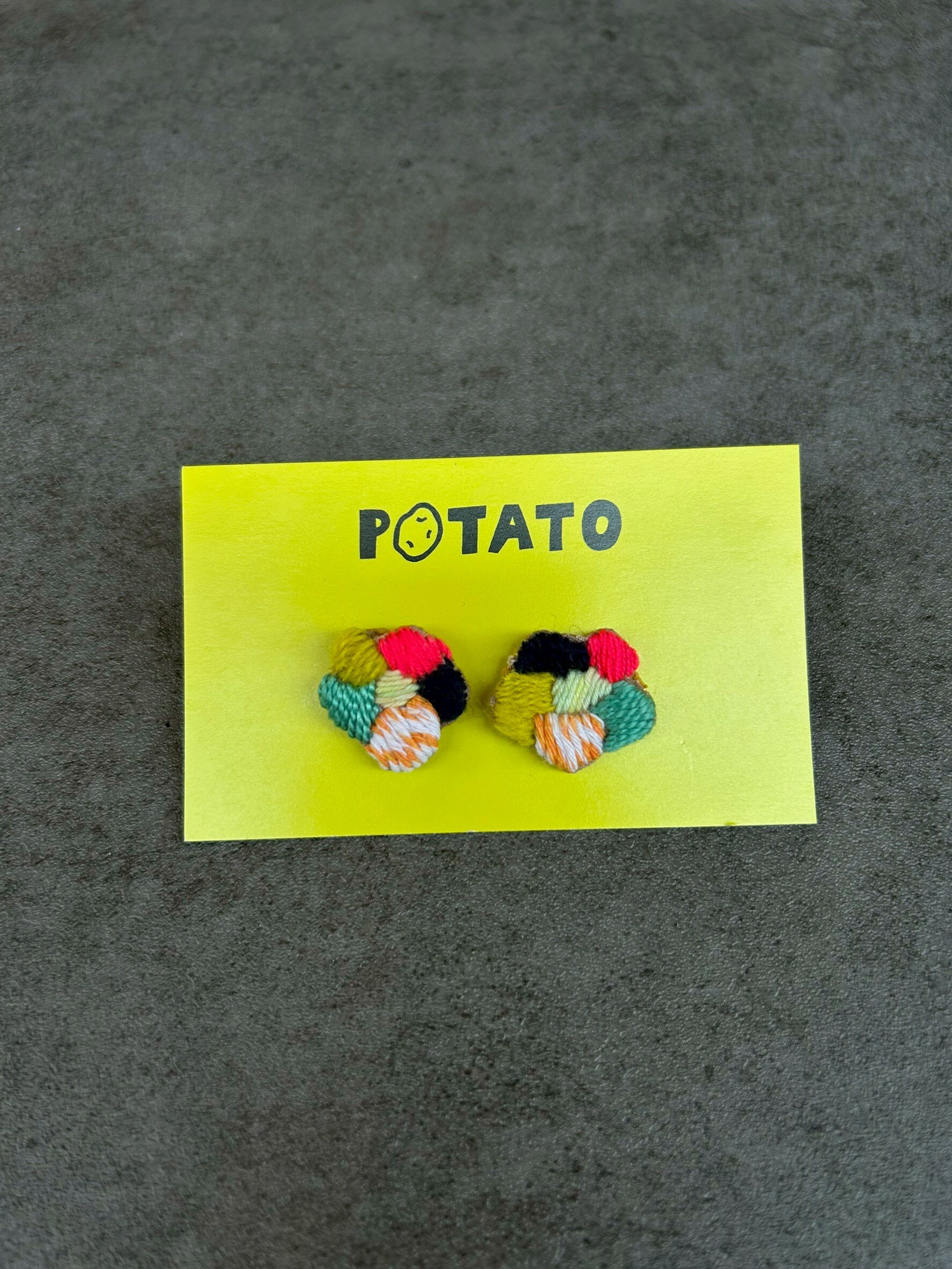 [POTATO] 刺繡小花耳針 (PT003)
