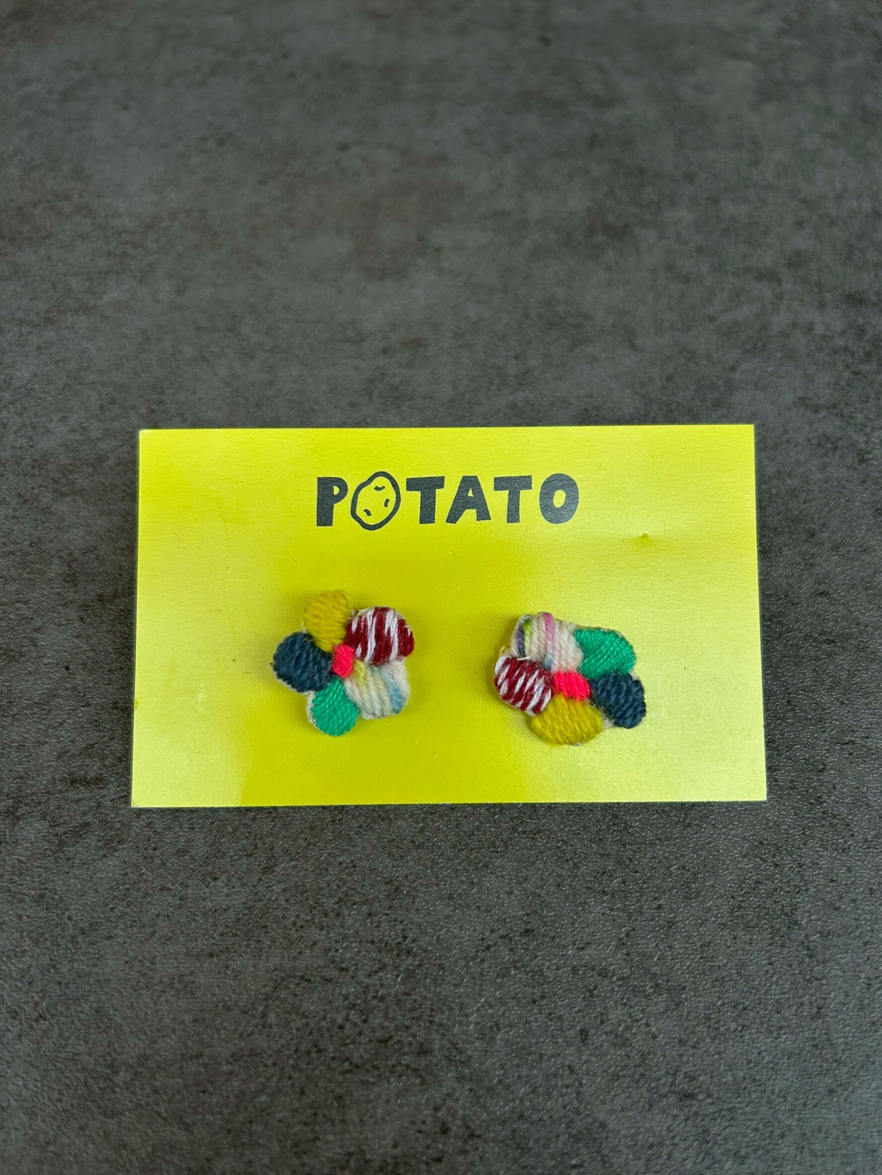 [POTATO] 刺繡小花耳針 (PT005)