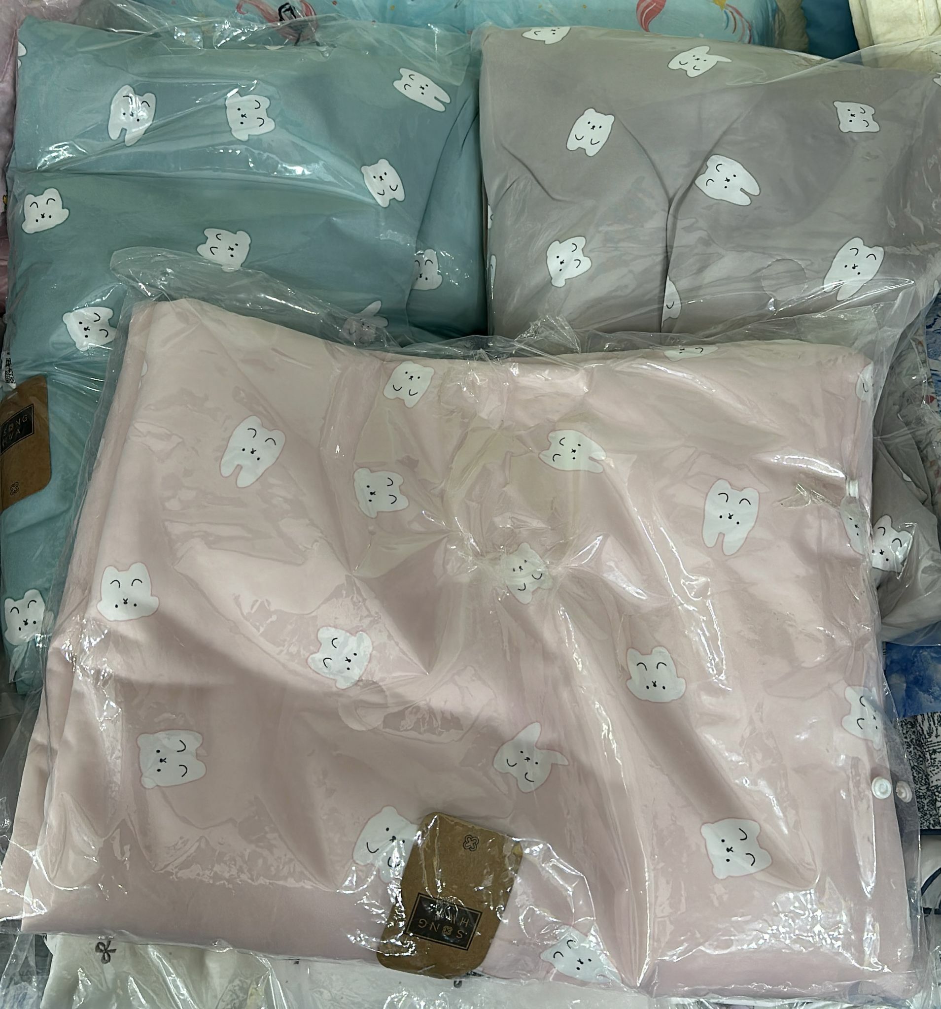 KE510  熊仔冰感被   灰 藍 粉  單人 180x210 $299/1 $579/2  雙人200x230 $359/1 $699/2