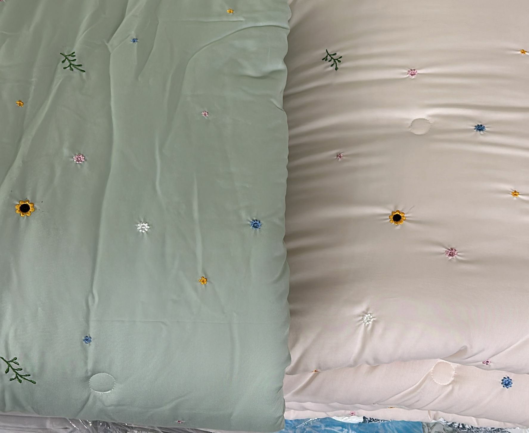 KE519  刺繡花四季被  綠 粉  單人 180x210 $399/1 雙人200x230 $499/1