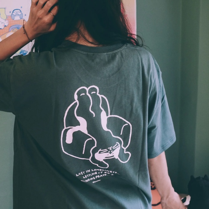 SP｜黑白小姐 Miss B&W｜中性版短T｜FINDING PEACE｜灰綠