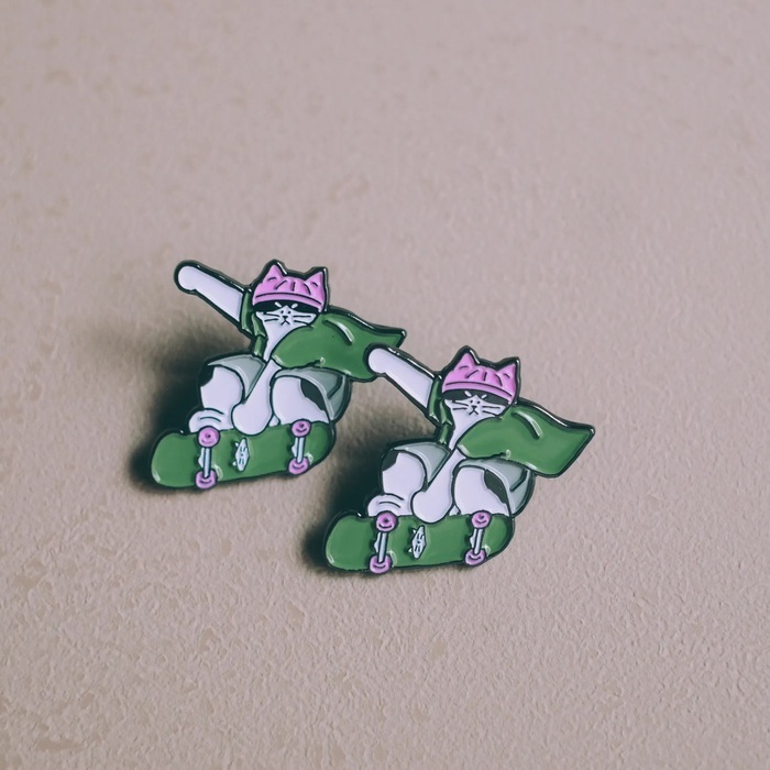 SP｜黑白小姐 Miss B&W｜金屬徽章｜滑板酷酷貓