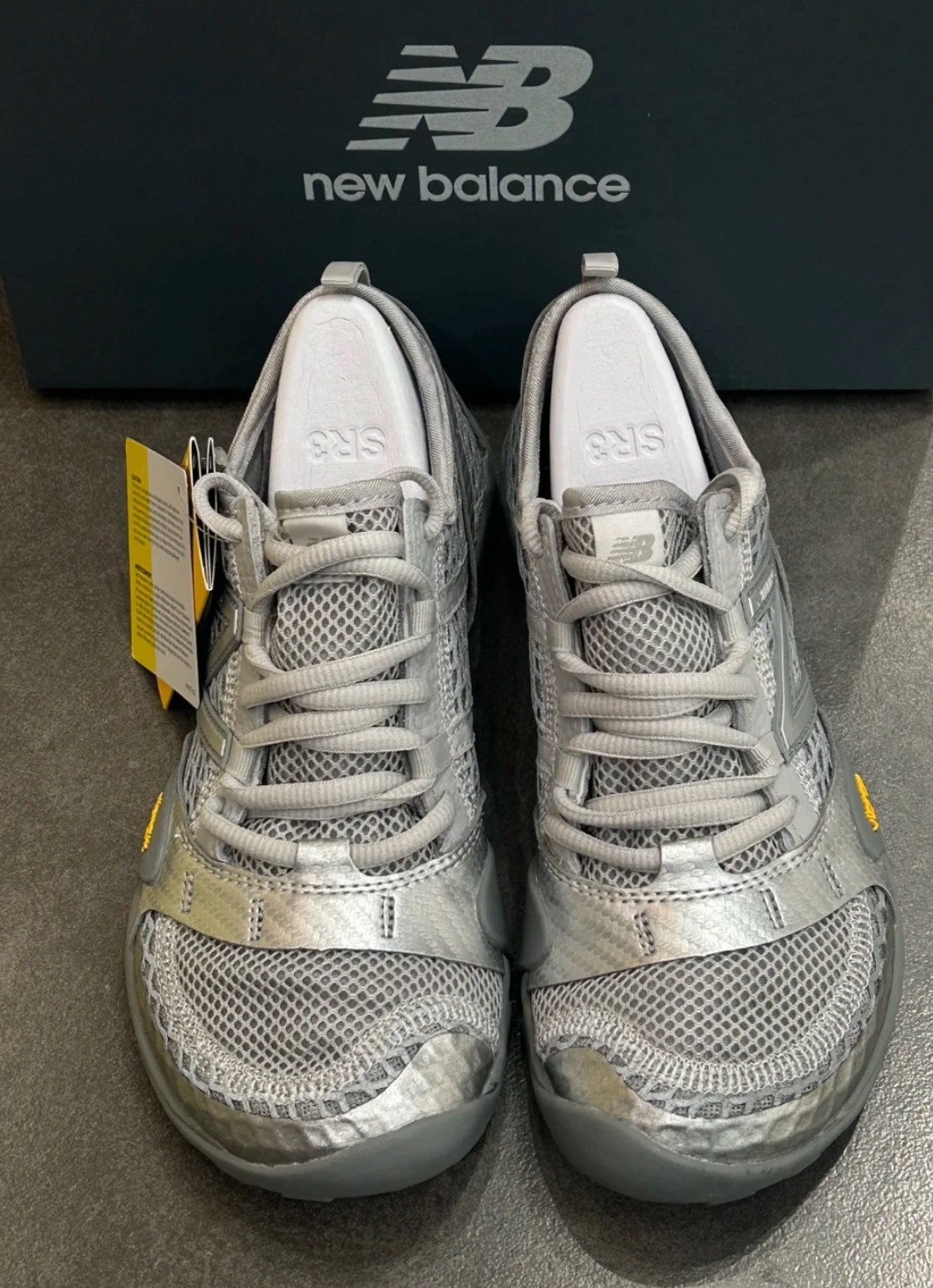 New Balance 赤足感薄底休閒鞋 銀灰 男女同款