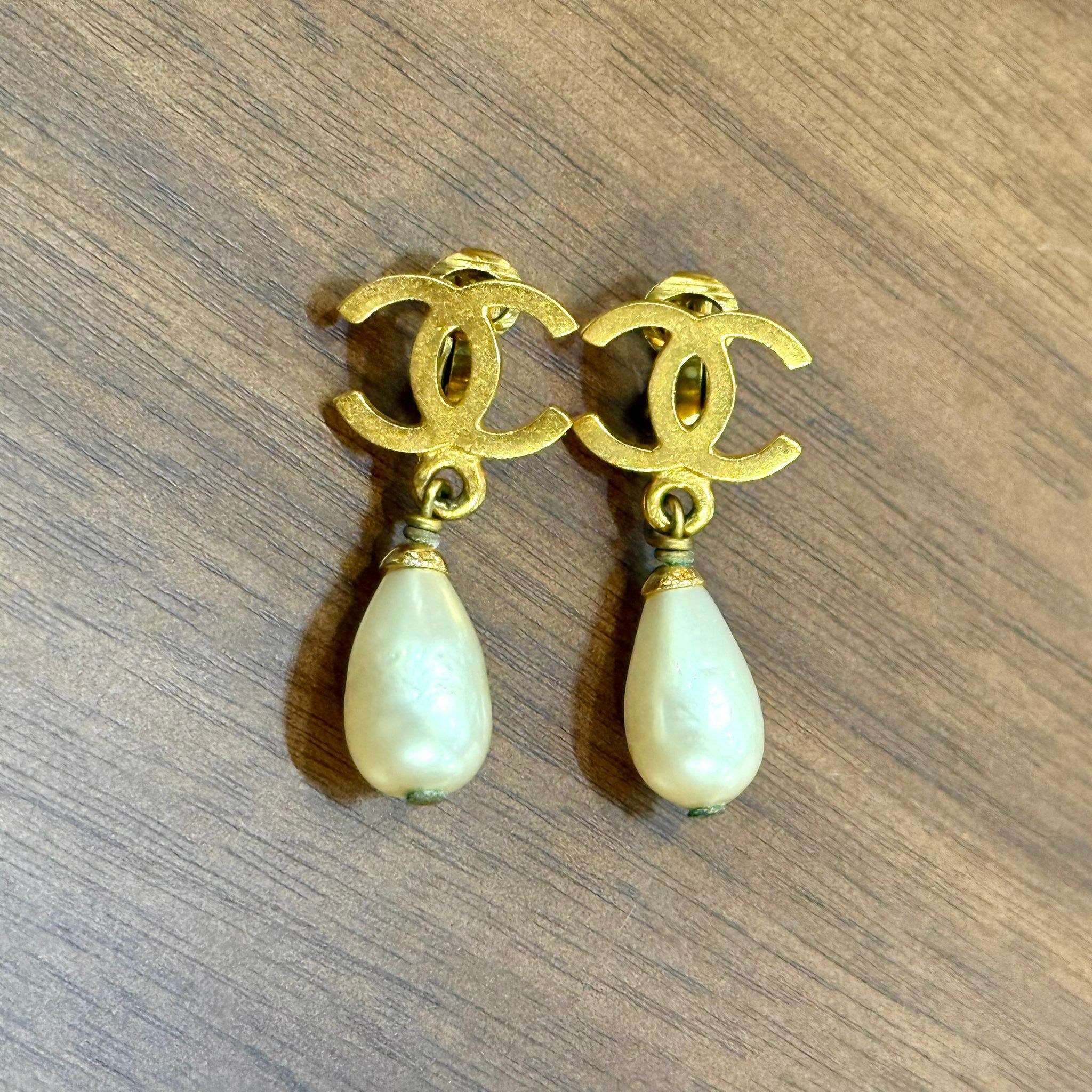 90%NEW二手CHANEL耳環 VINTAGE耳夾 金色CC LOGO / 珍珠垂吊 #香榭站正品