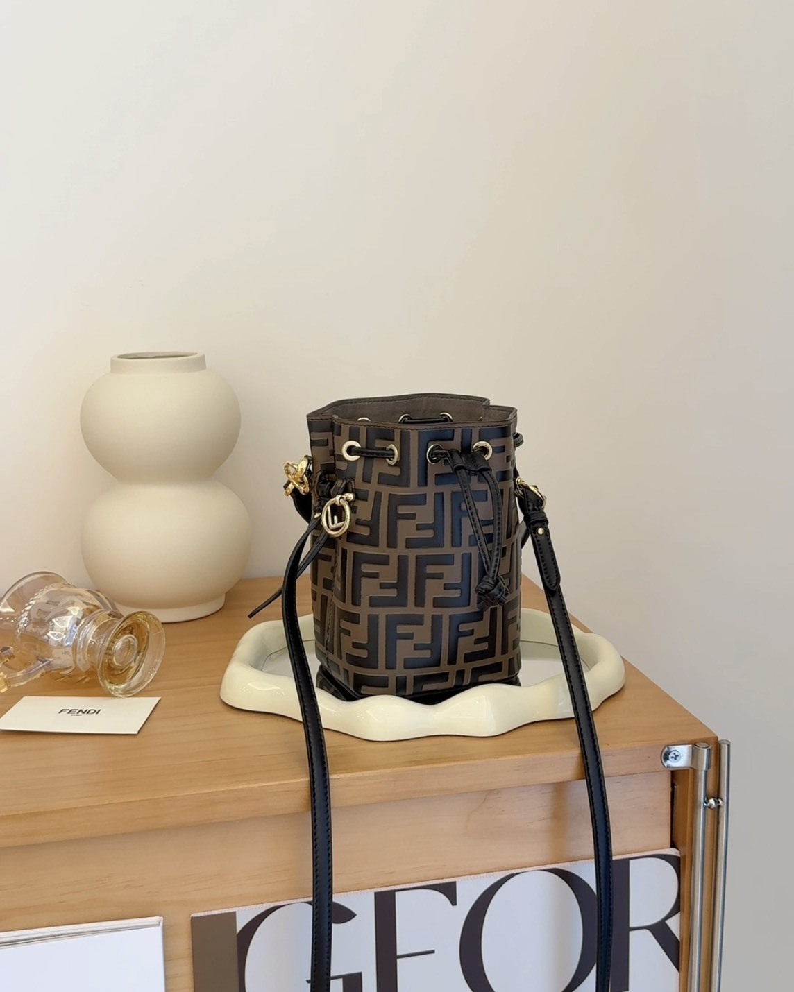 FENDI｜MON TRESOR迷你水桶包 棕色老花