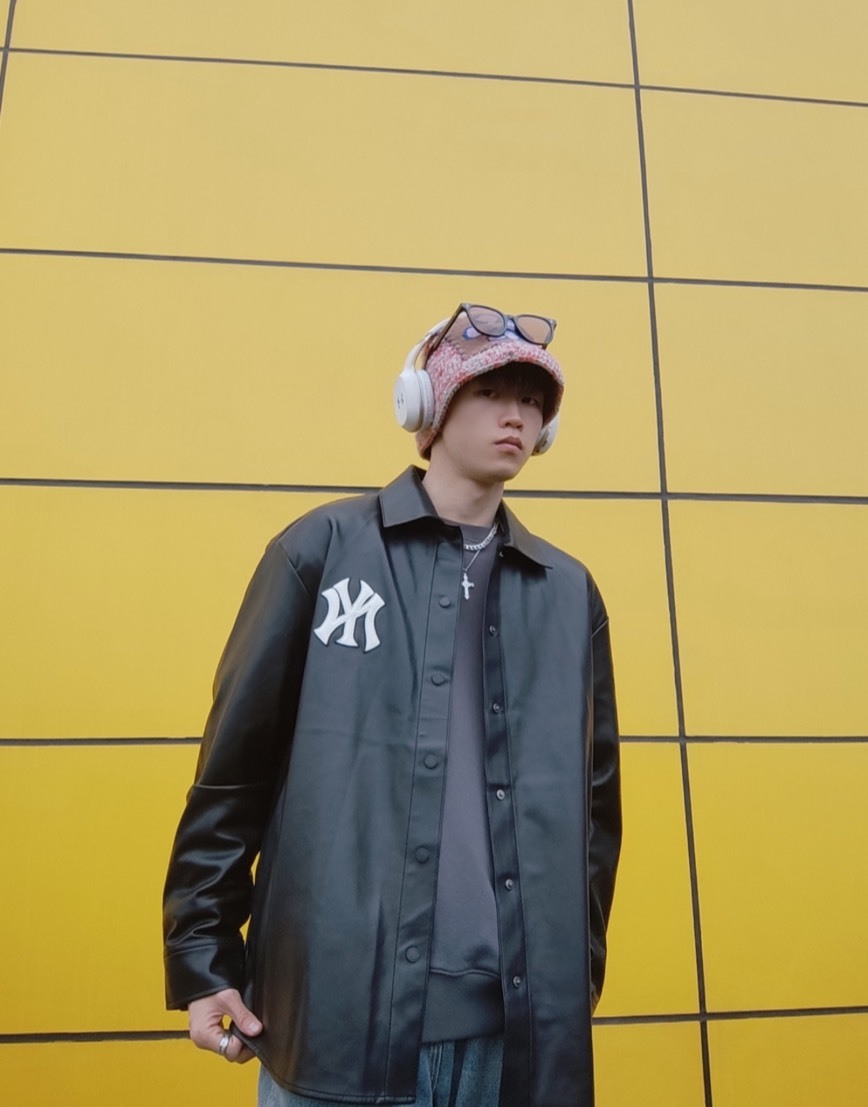 MLB 純黑字母貼長袖外套