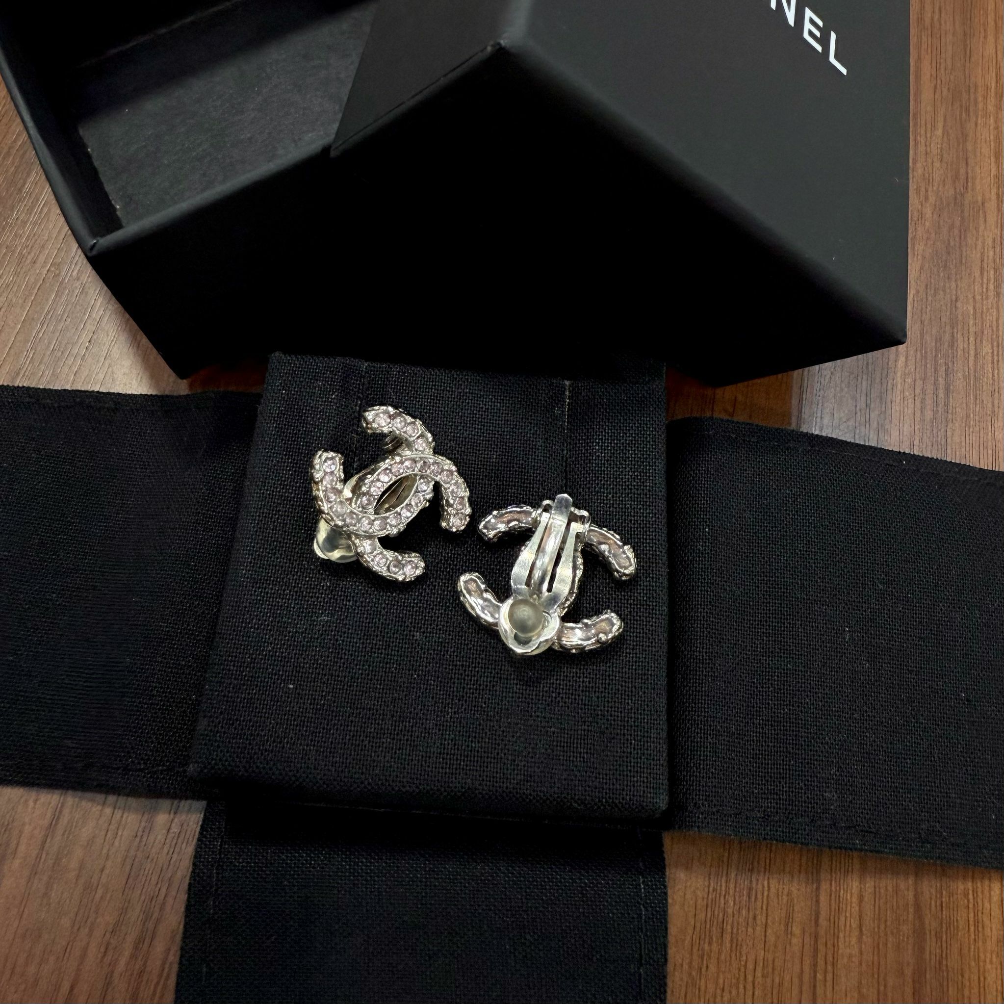 95%NEW二手CHANEL耳環 粉紅色水鑽CC LOGO VINTAGE 耳夾 #香榭站正品