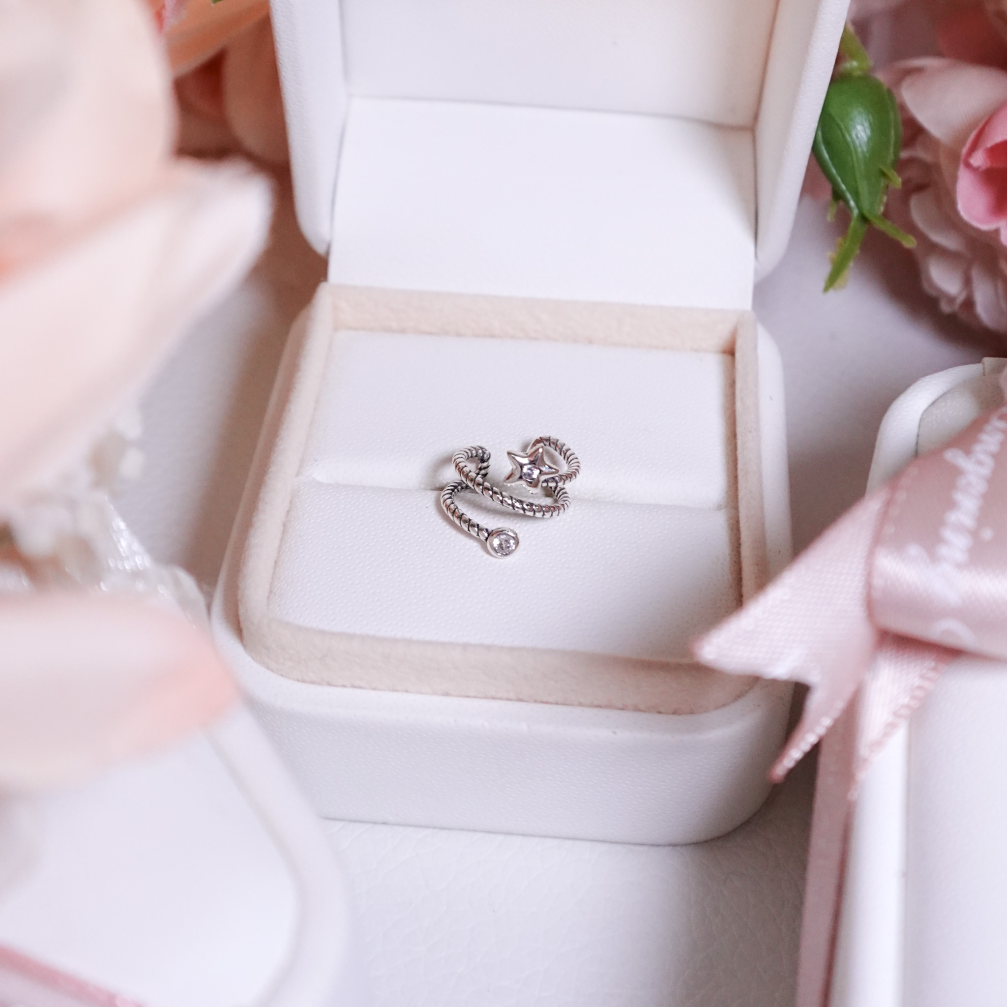 | 925純銀・厚鍍白金 |星絮繚繞耳夾（單隻） | EA0977 |