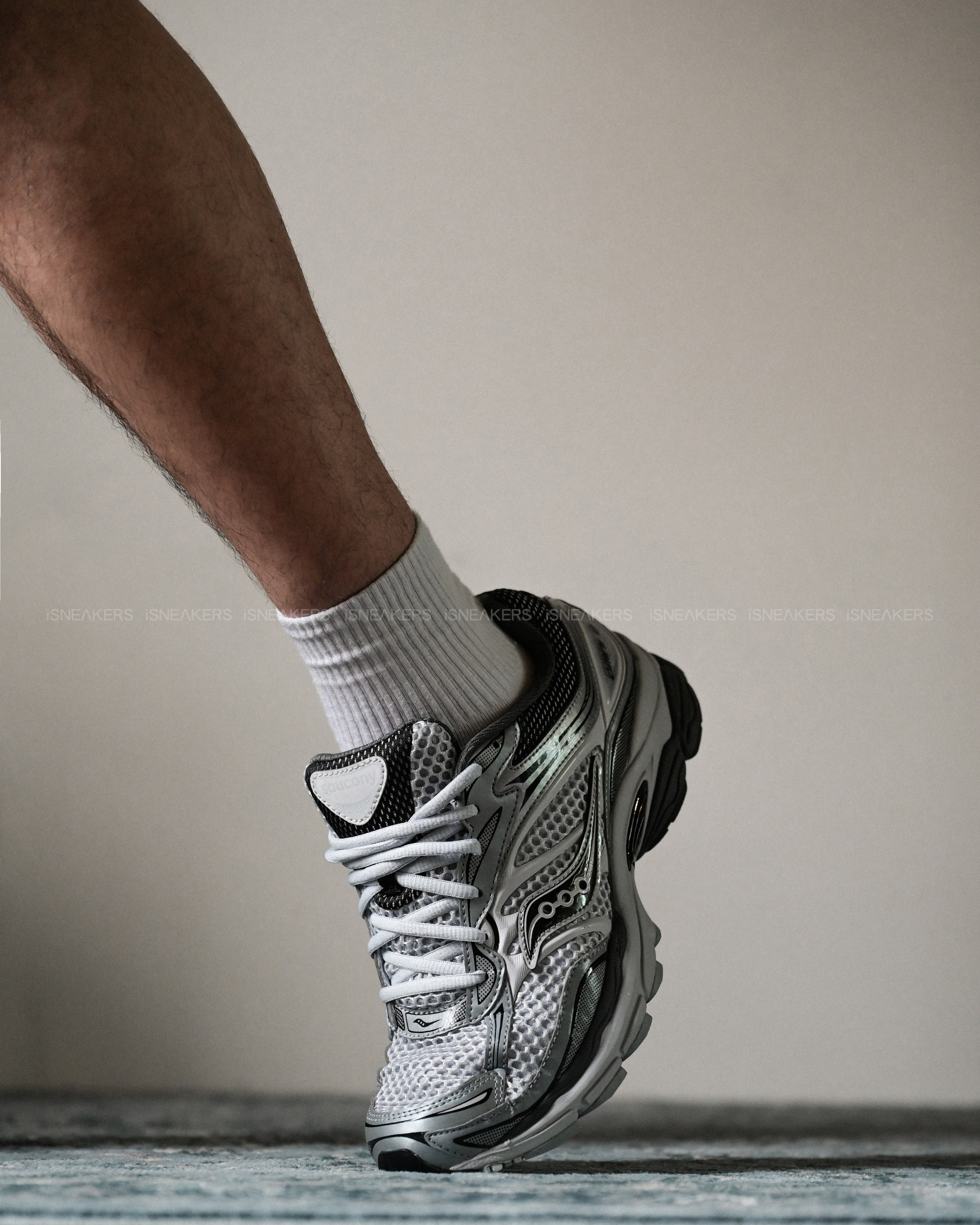 iSNEAKERS｜Saucony ProGrid Omni 9 "Microchip" 灰銀 S70739-8