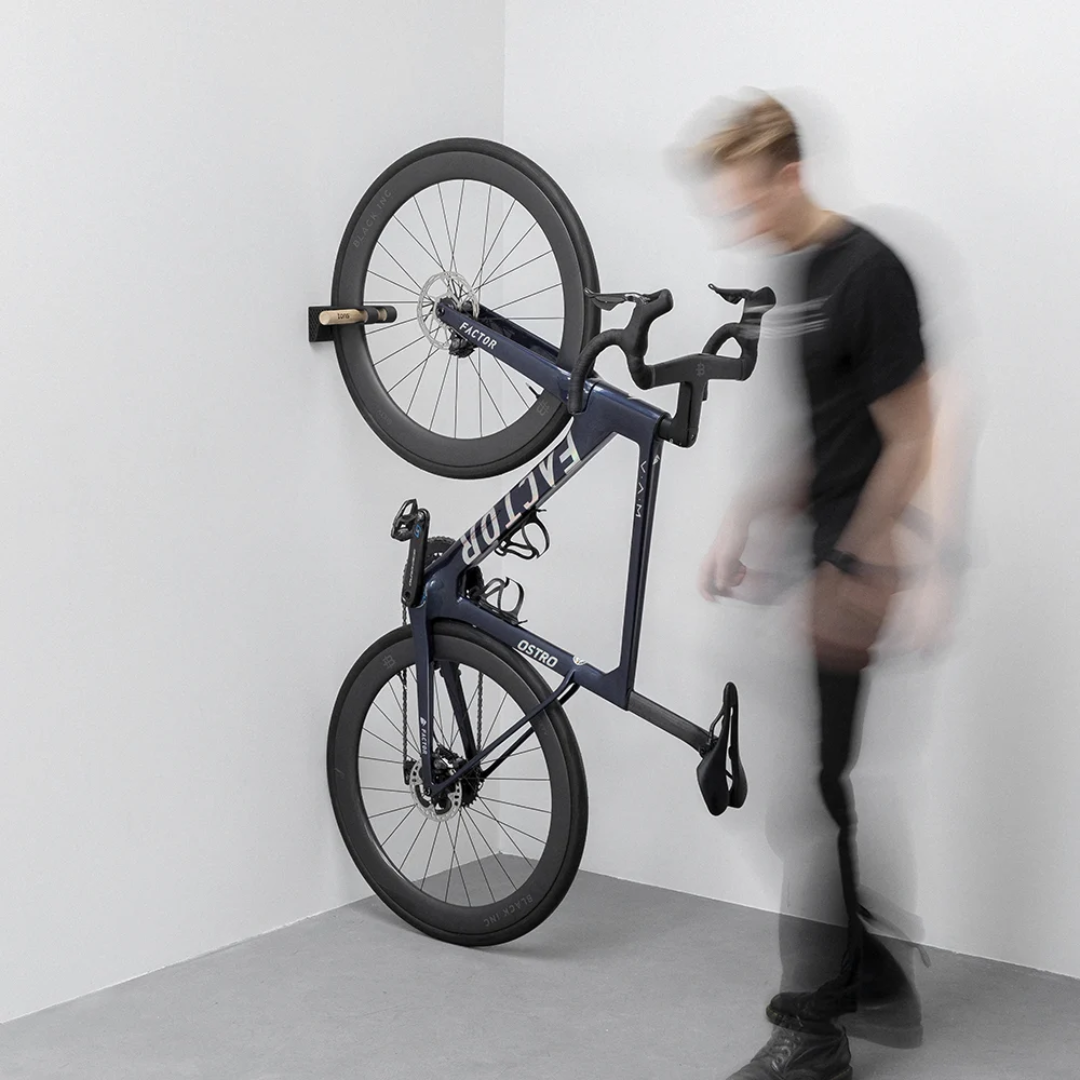 【Tons Bike】自行車實木直立壁掛架 / 淺木色