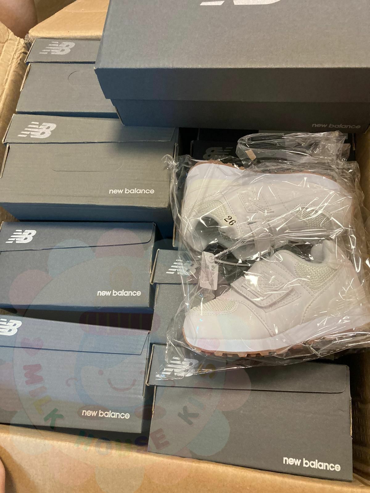 👧🏻🧒🏻NB574純白返學鞋👣