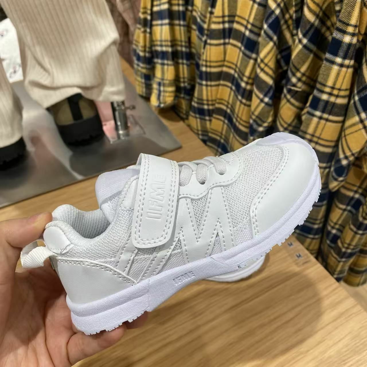 廠單 IFME白色返學鞋