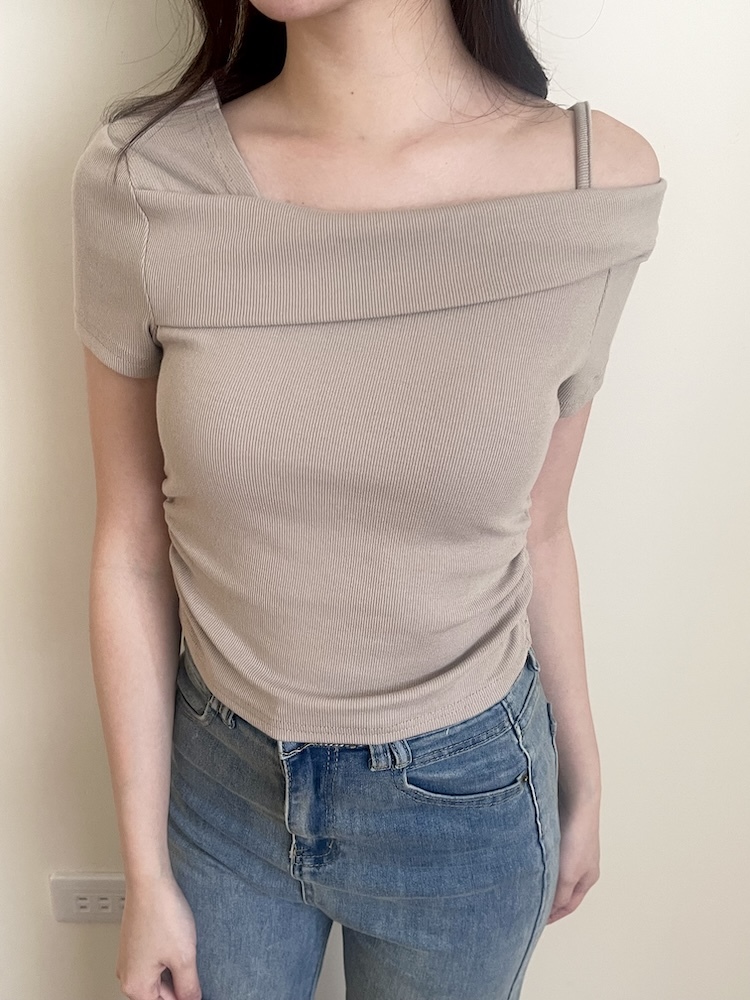 甜美微辣歐膩感上衣