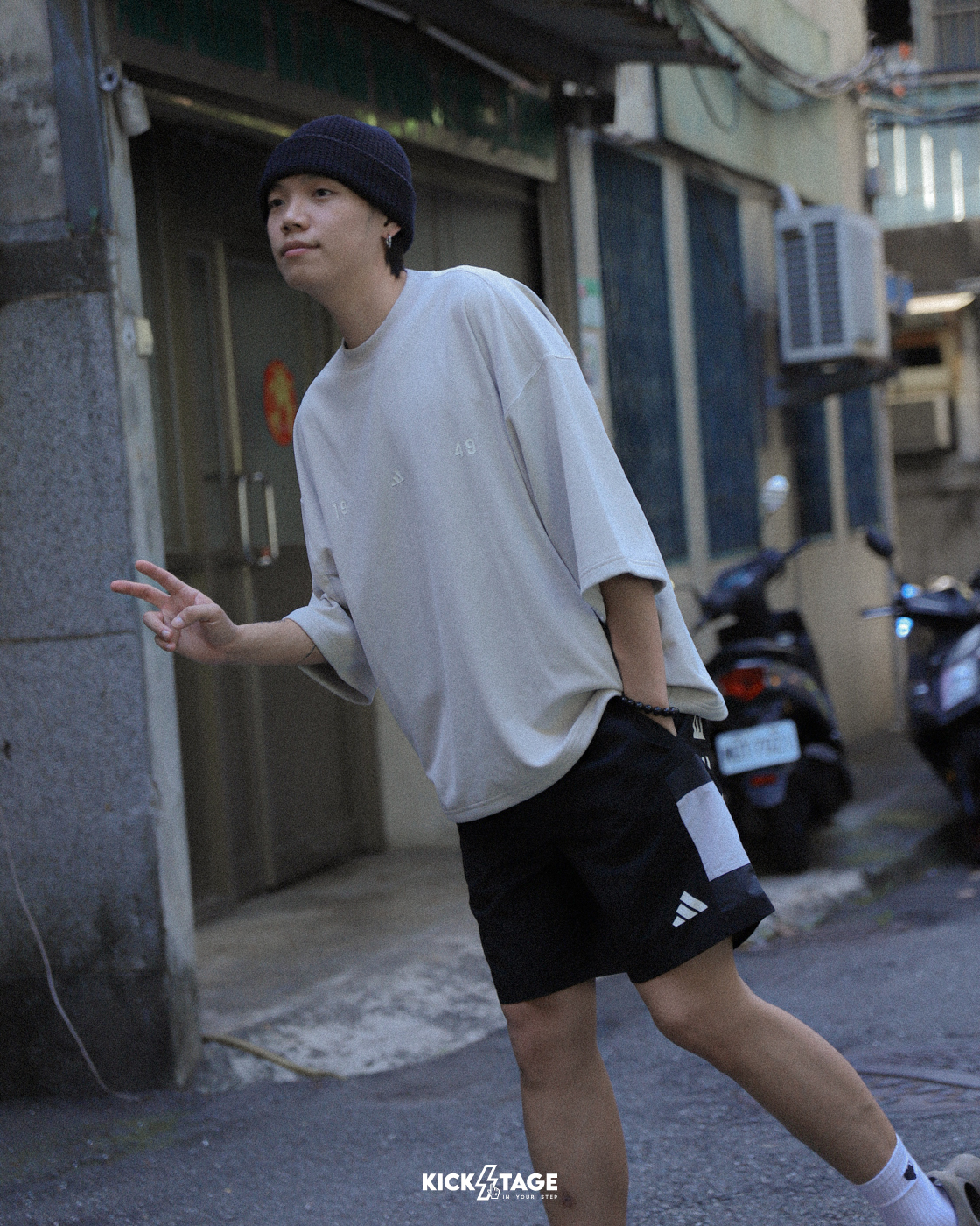 男款 ADIDAS ST FL TEE 深灰 杏 CLIMACOOL涼感面料 落肩 寬鬆 印花 圓領 短T 休閒 短袖【JL6068】【JL6069】