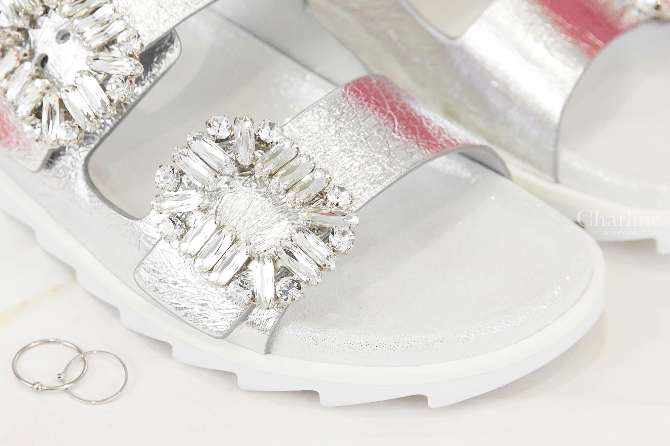 Roger Vivier Slidy Viv' Strass Buckle Sandals In Leather 銀色抓皺皮革銀色水晶方釦涼鞋