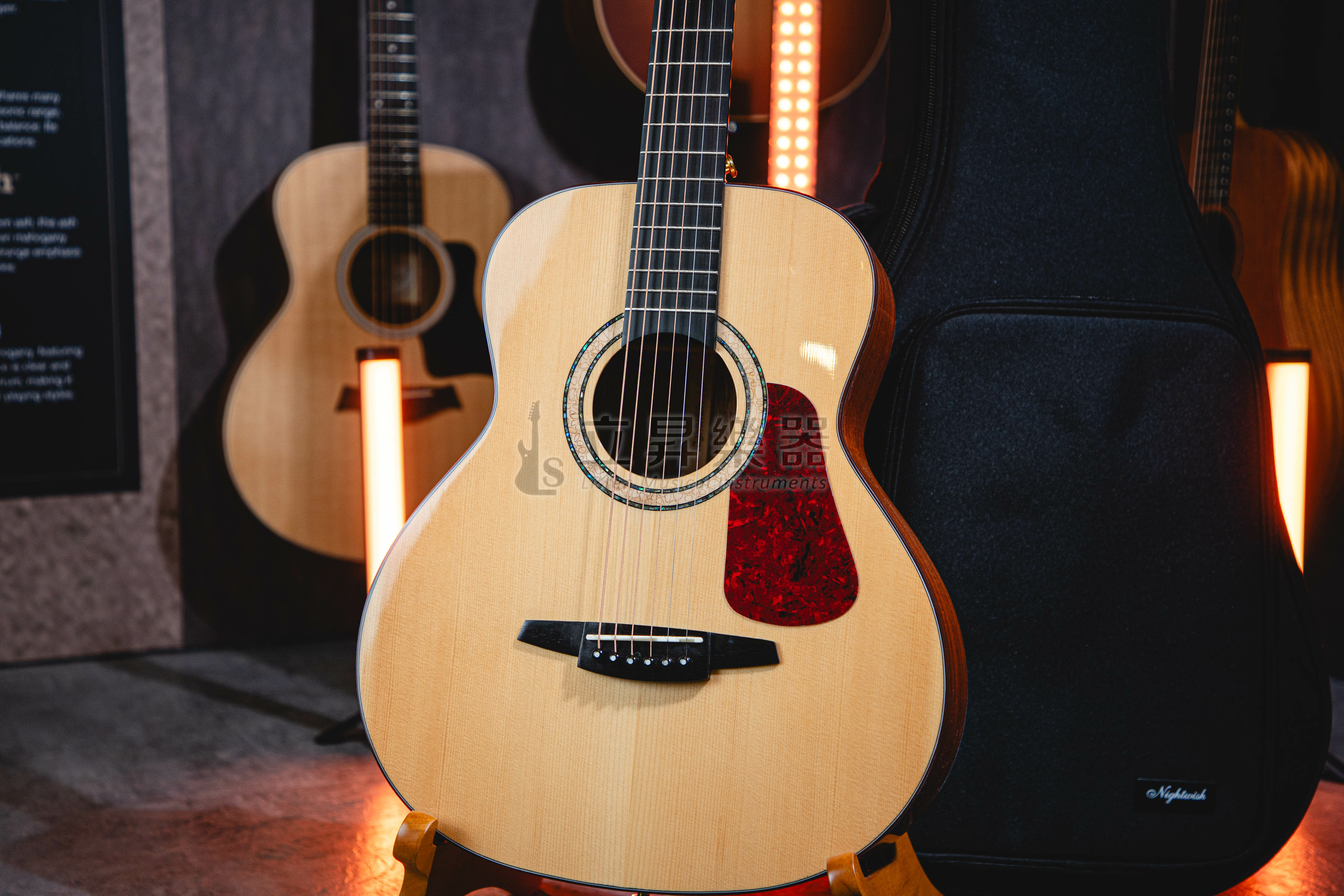 Nightwish A6 36吋 GS桶 A級西提卡雲杉面單 桃花心側背板 全封閉金色弦鈕 附原廠黑色厚袋 第 4 張圖片｜三峽配件 / 週邊